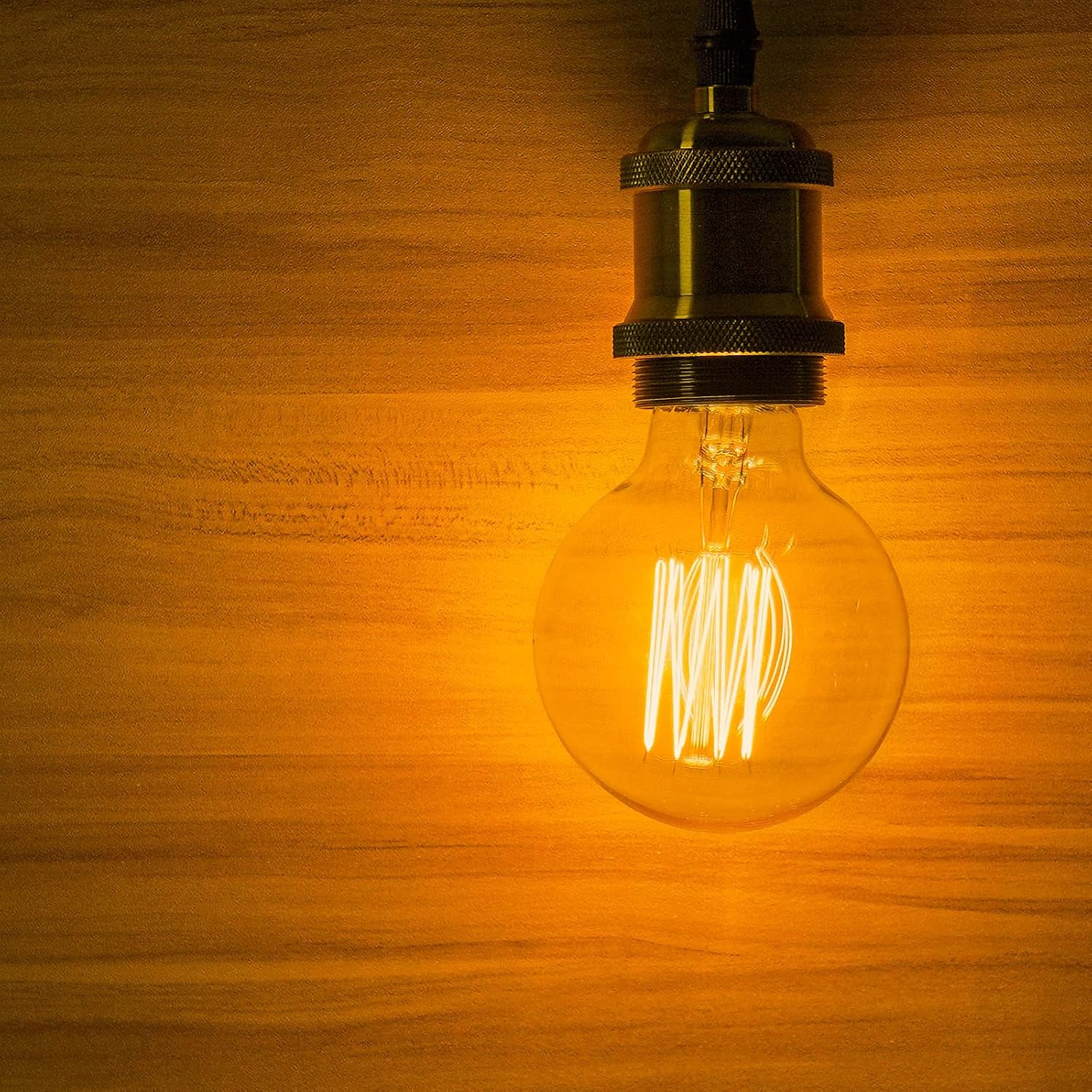 Detalle de EYLM Vintage Edison Light Bulbs, Dimmable 4 Pack – 40W G80 E27 220V, 2300K Warm Amber Filament Bulbs