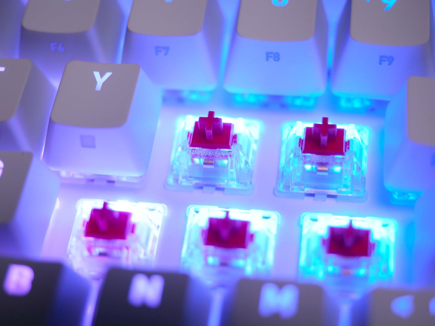 Detalle de CHERRY XTRFY K5V2 Compact – klawiatura 65% AZERTY, hot-swap, MX2A RED
