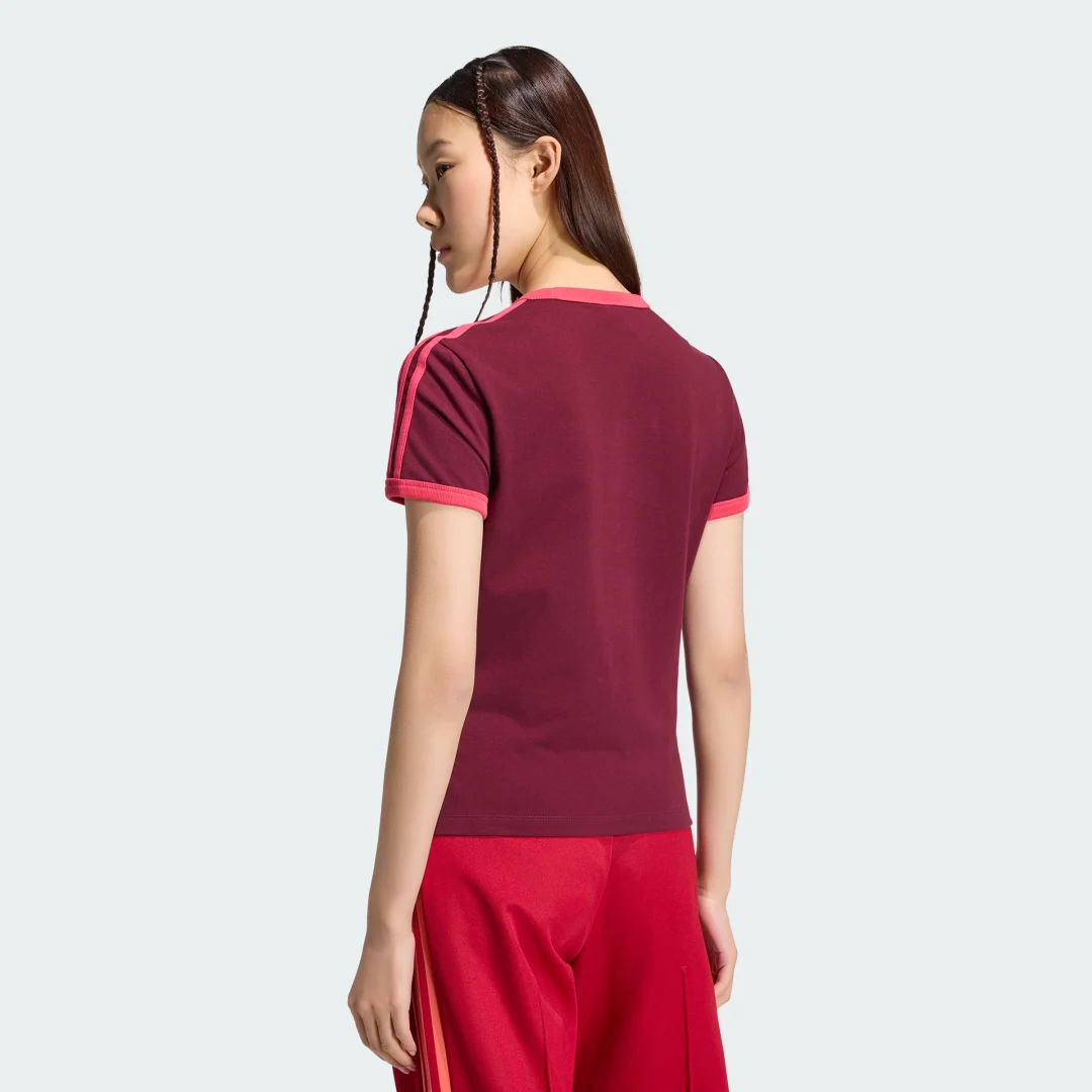 Detalle 2 de Camiseta ajustada 3 Stripes de Adidas en Burgundy