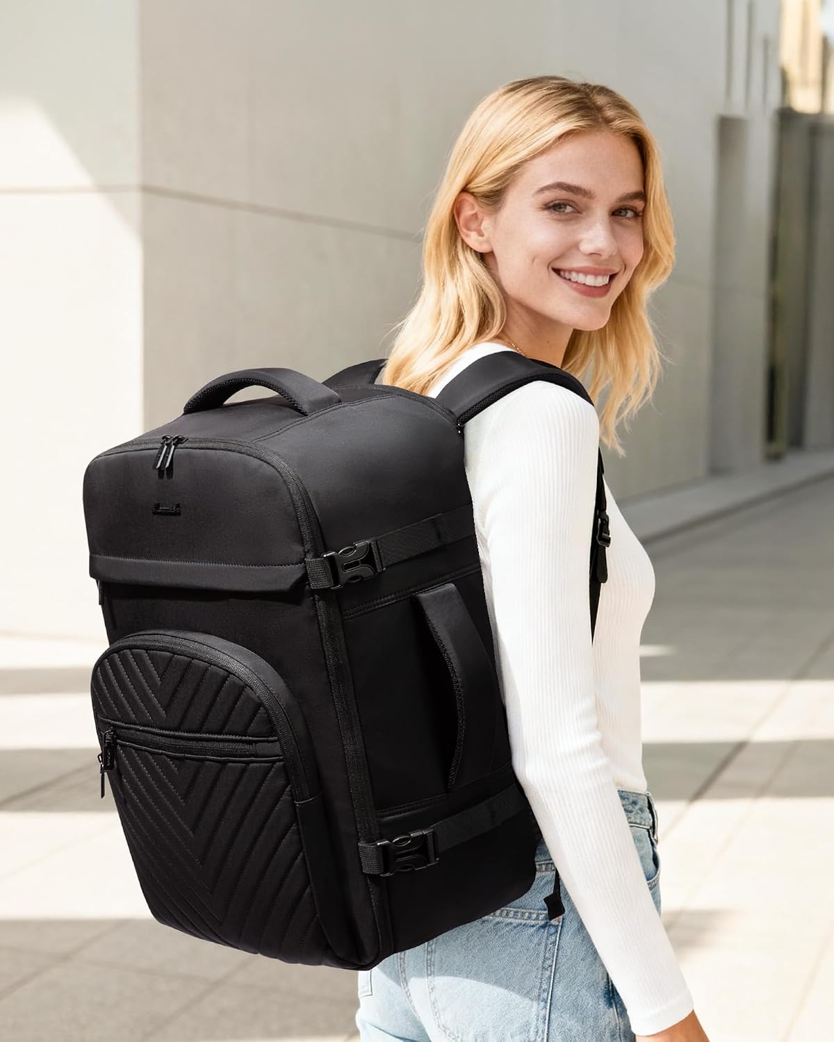 Detalle 2 de LOVEVOOK 40L Travel Backpack for Women & Men (TSA Personal Item) with Waterproof Compartments and Laptop Sleeve, Black