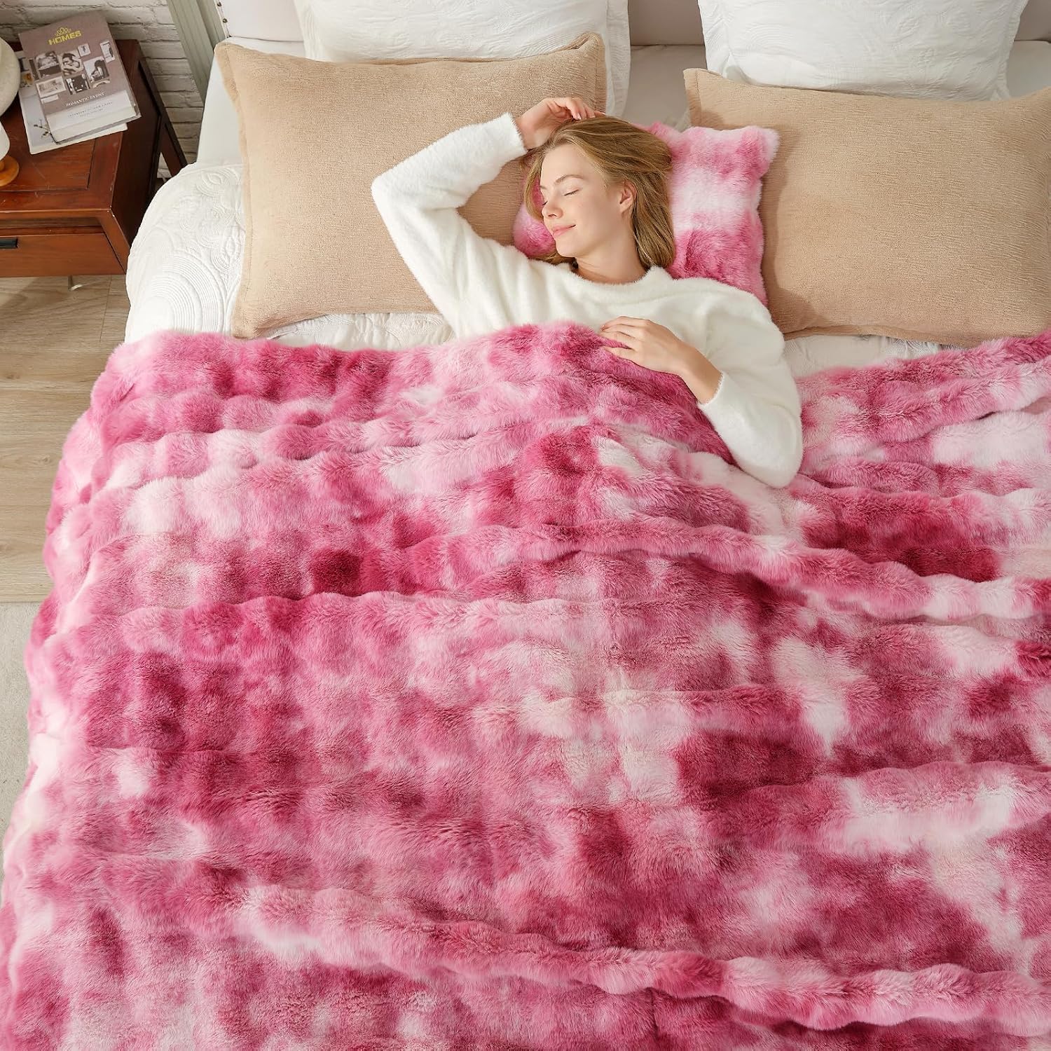 Detalle de Cozy Bliss Faux Fur Throw Blanket: Ultra-Soft Bubble Design for Couch and Bedroom