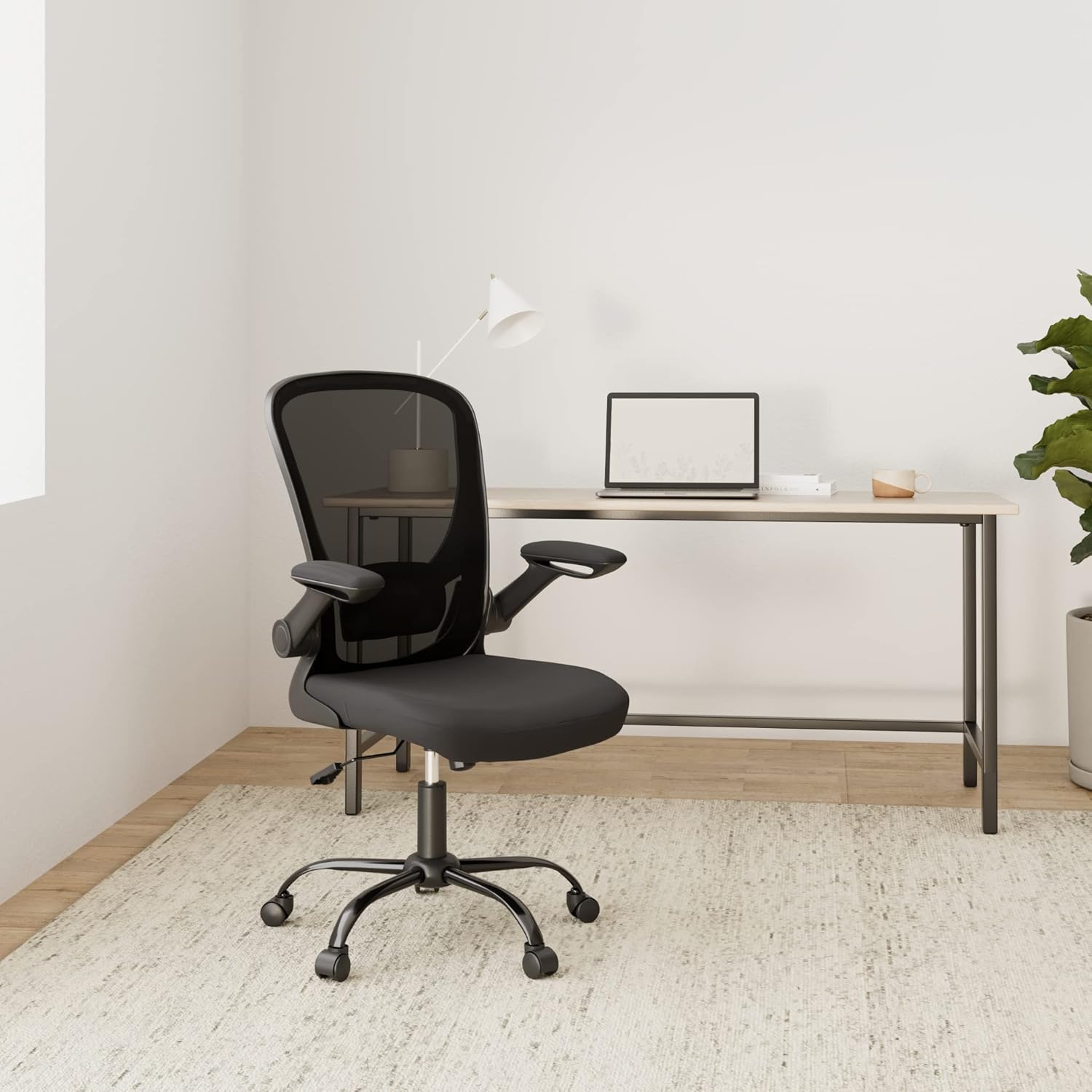 Detalle de SONGMICS Office Chair OBN37BKUK with mesh back, adjustable lumbar support and flip-up armrests