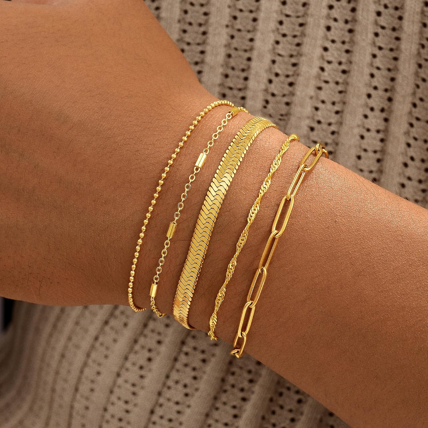 Detalle de Striviio Gold-Plated Bracelet Set
