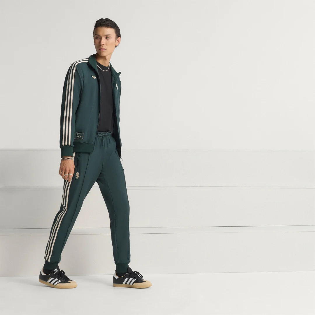 Detalle 2 de Pantalón Juventus Terrace Icons de Adidas: estilo y confort para fans con propósito