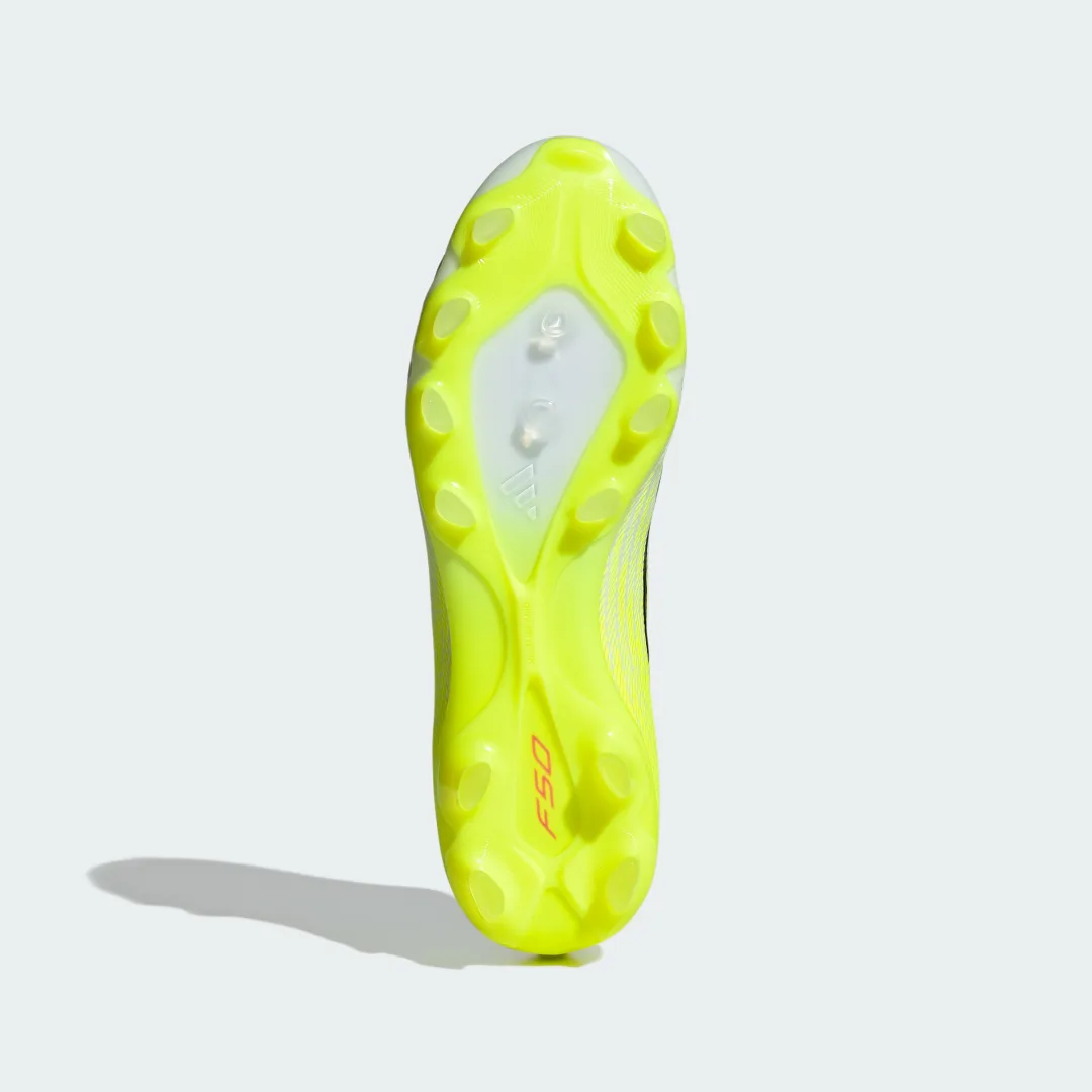 Detalle 2 de Bota de fútbol Adidas F50 PRO multisuperficie: amarilla y versátil para distintos terrenos