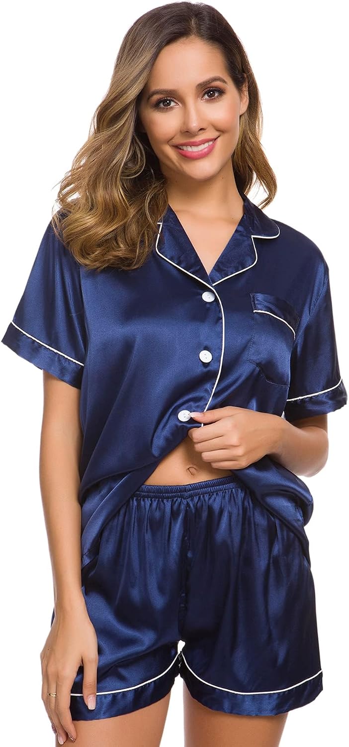 Detalle de SWOMOG Women’s Silk Satin Pyjama Set (Bride) – Two-Piece Button-Down Sleepwear