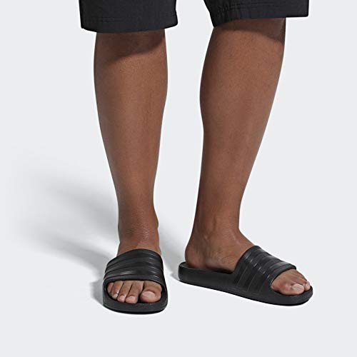 Detalle de adidas Adilette Aqua Slides – Core Black/Cloud White, 7 UK (40.5 EU)