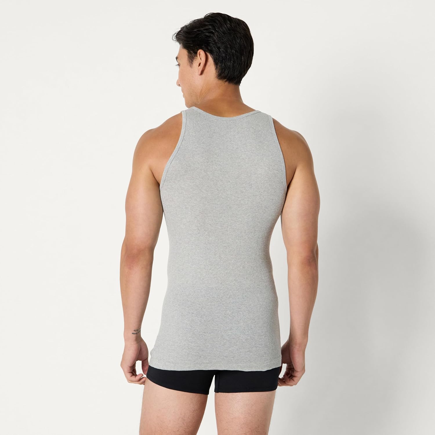 Thumbnail 2 de Amazon Essentials Men’s Lightweight Tank Undershirts (Pack of 6) – Slim Fit