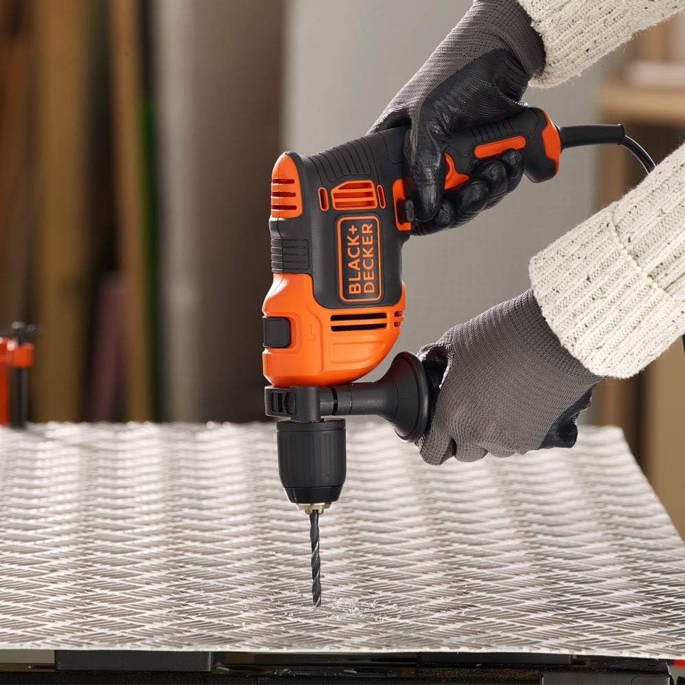 Detalle de BLACK+DECKER Trapano a percussione BEH710SA32-QS da 710 W con 32 accessori in SoftBag