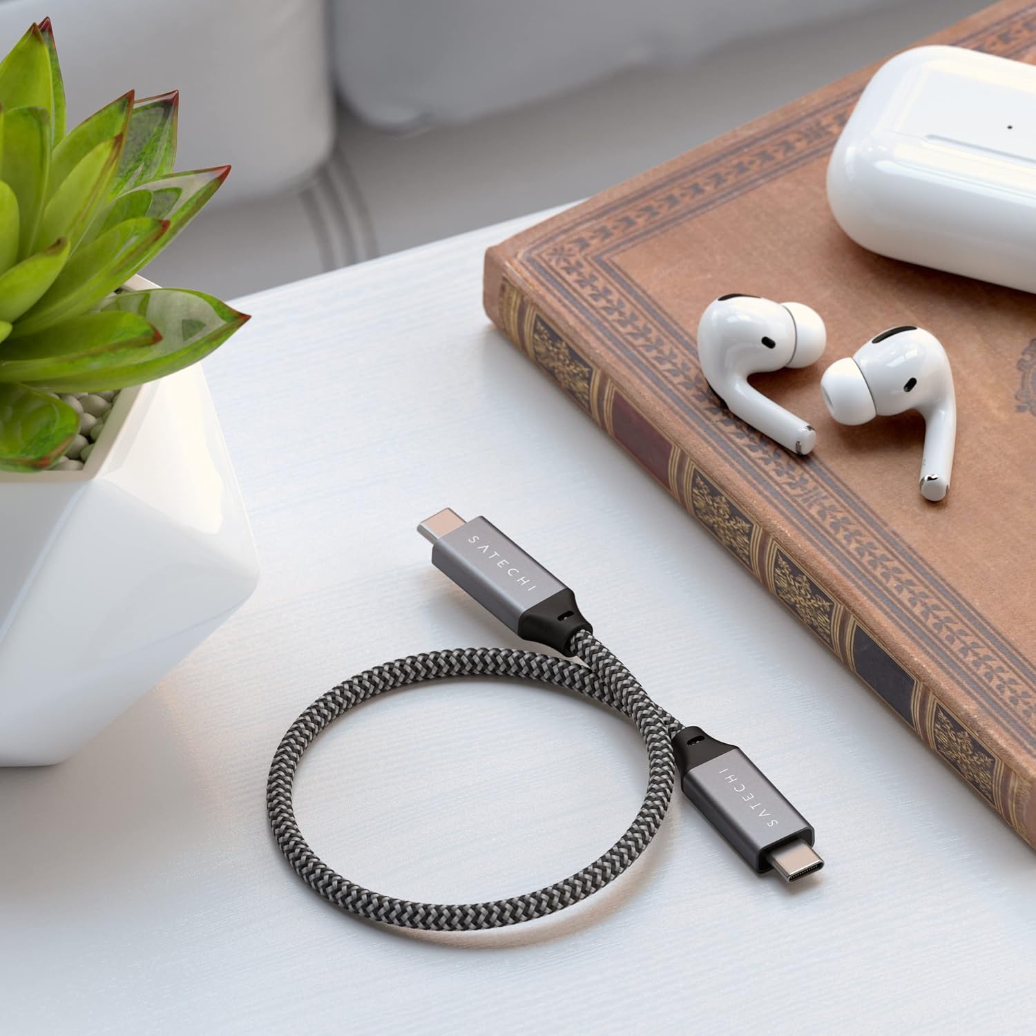 Detalle 2 de Satechi Cavo USB-C a USB-C 4.0 25 cm: PD 100W, 40 Gbps e supporto 8K/4K