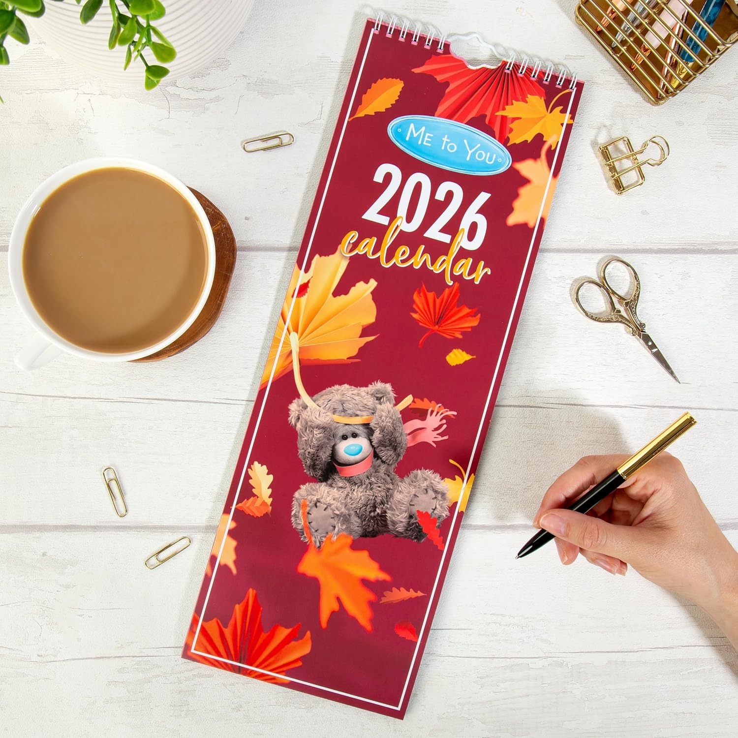 Detalle 2 de Me to You XCC93011 Photo Finish Tatty Teddy 2026 Slim Wall Calendar, 42 x 14 cm