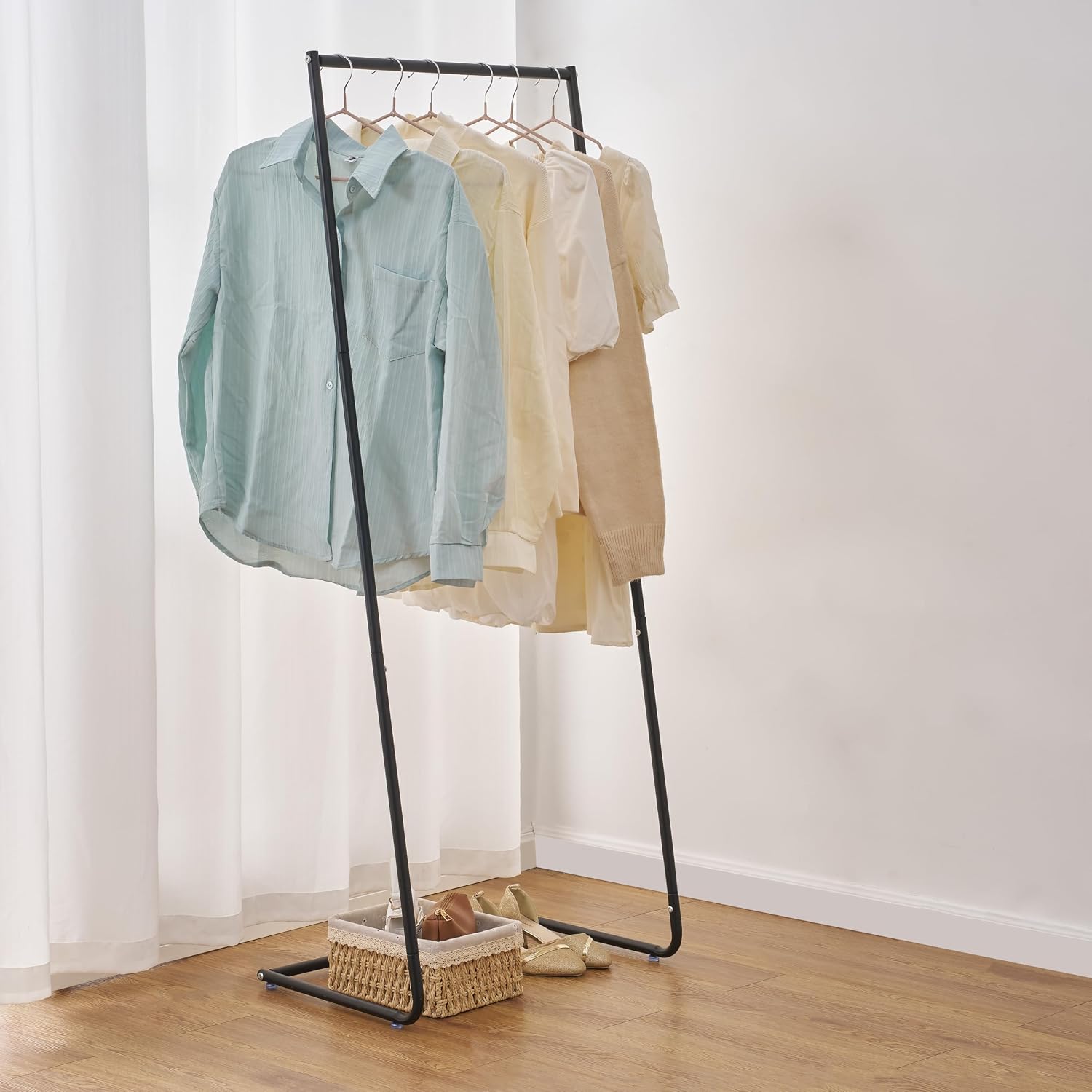 Detalle de VECELO ハンガーラック 幅60×奥行39×高さ151cm 2つのフック付き・防錆加工