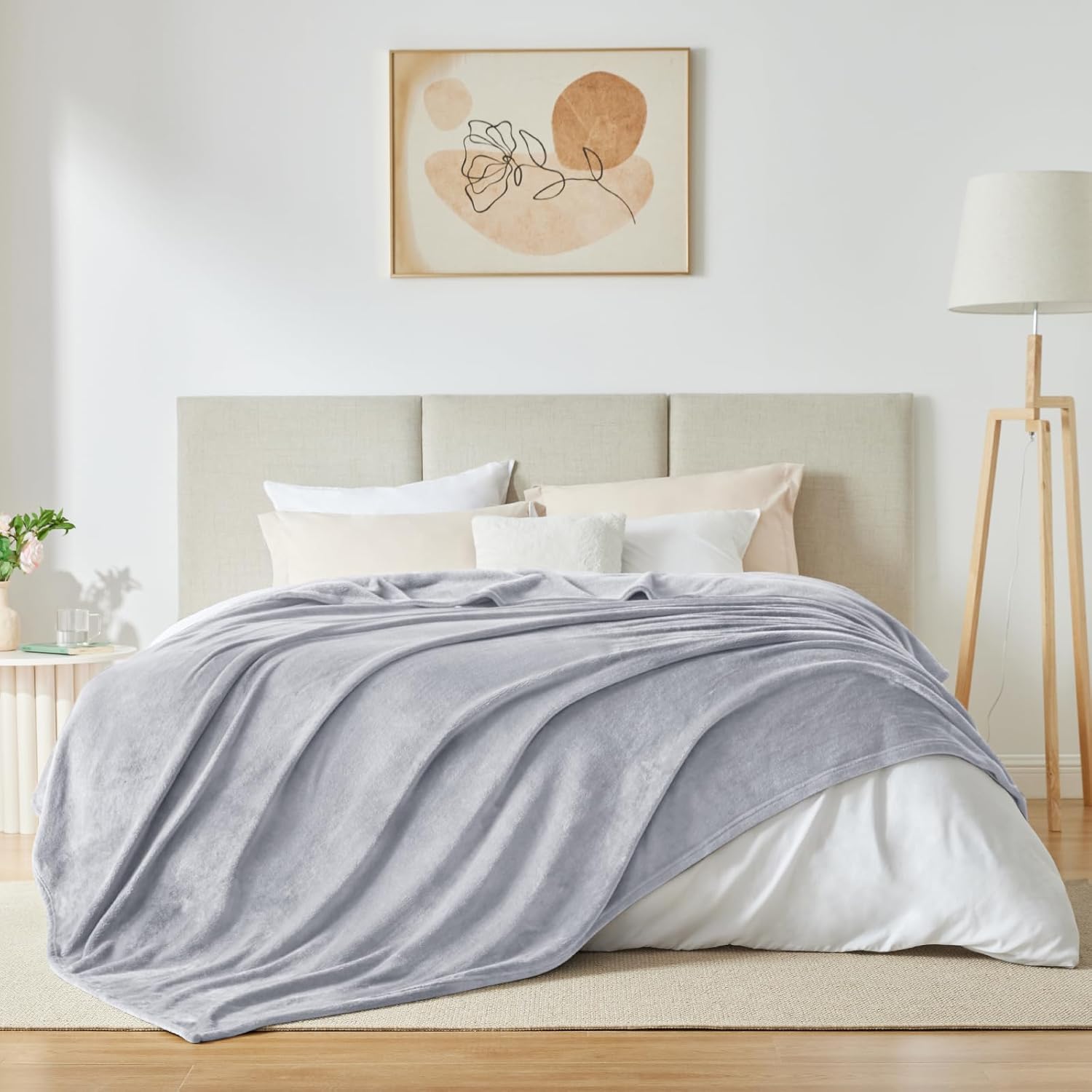 Thumbnail 1 de WAVVE Kuscheldecke „Flauschig“ Hellgrau 220x240 cm – warme Mikrofaser-Fleecedecke für Sofa, Bett & unterwegs