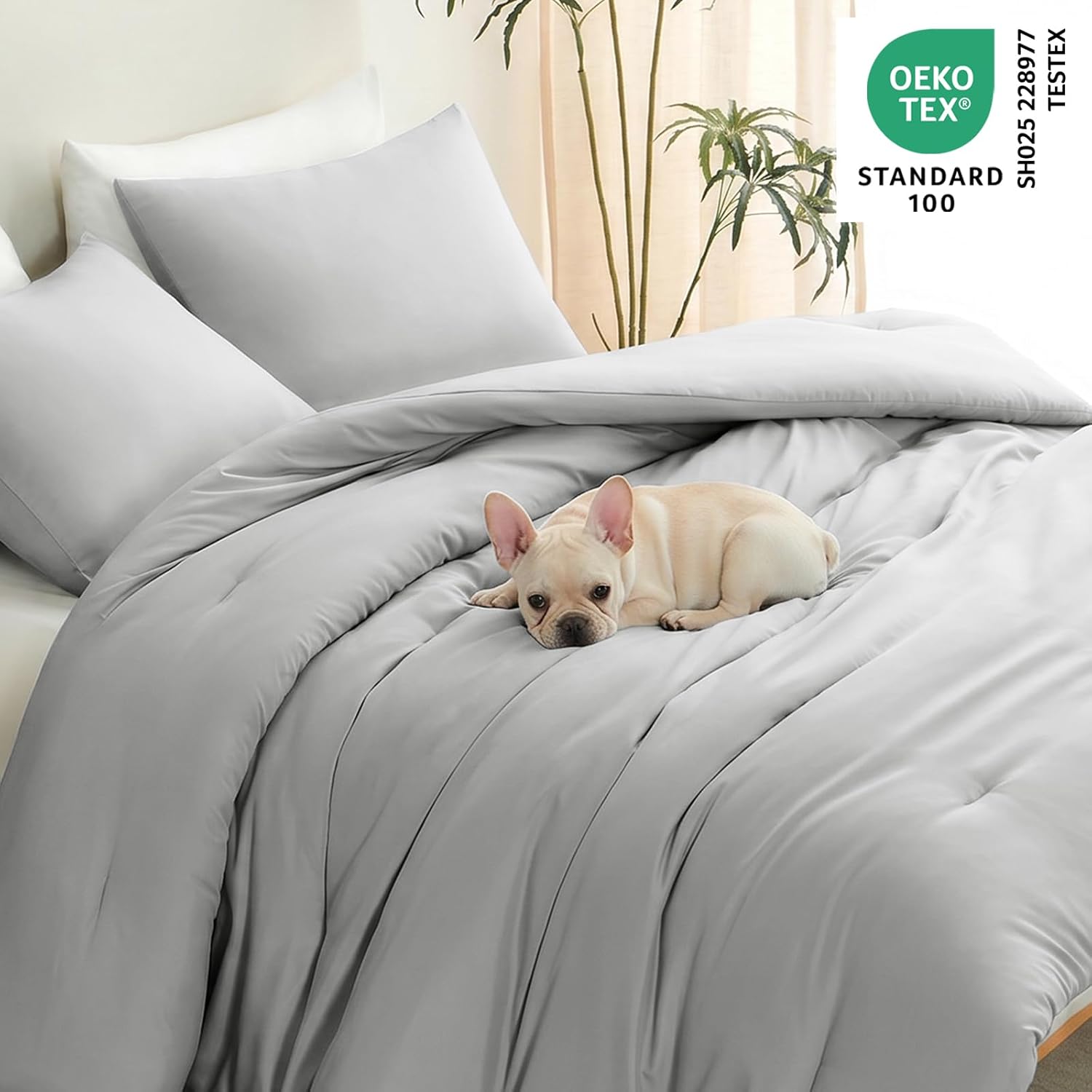 Detalle 2 de CozyLux Light Grey Queen Comforter Set, 3-Piece Bedding
