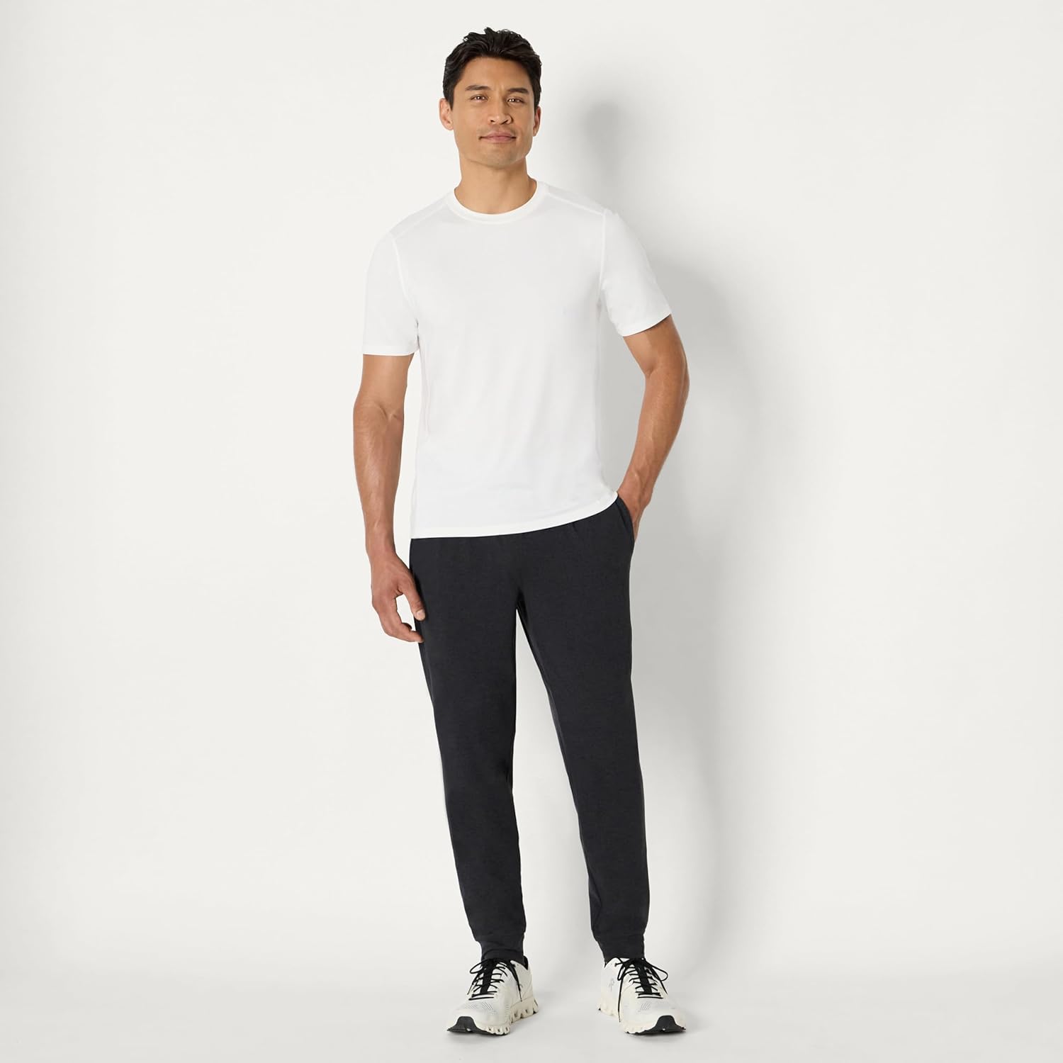 Thumbnail 4 de Amazon Essentials Herren Funktions-Jogginghose schmal zulaufend (Relaxed Fit) mit Performance-Stretch