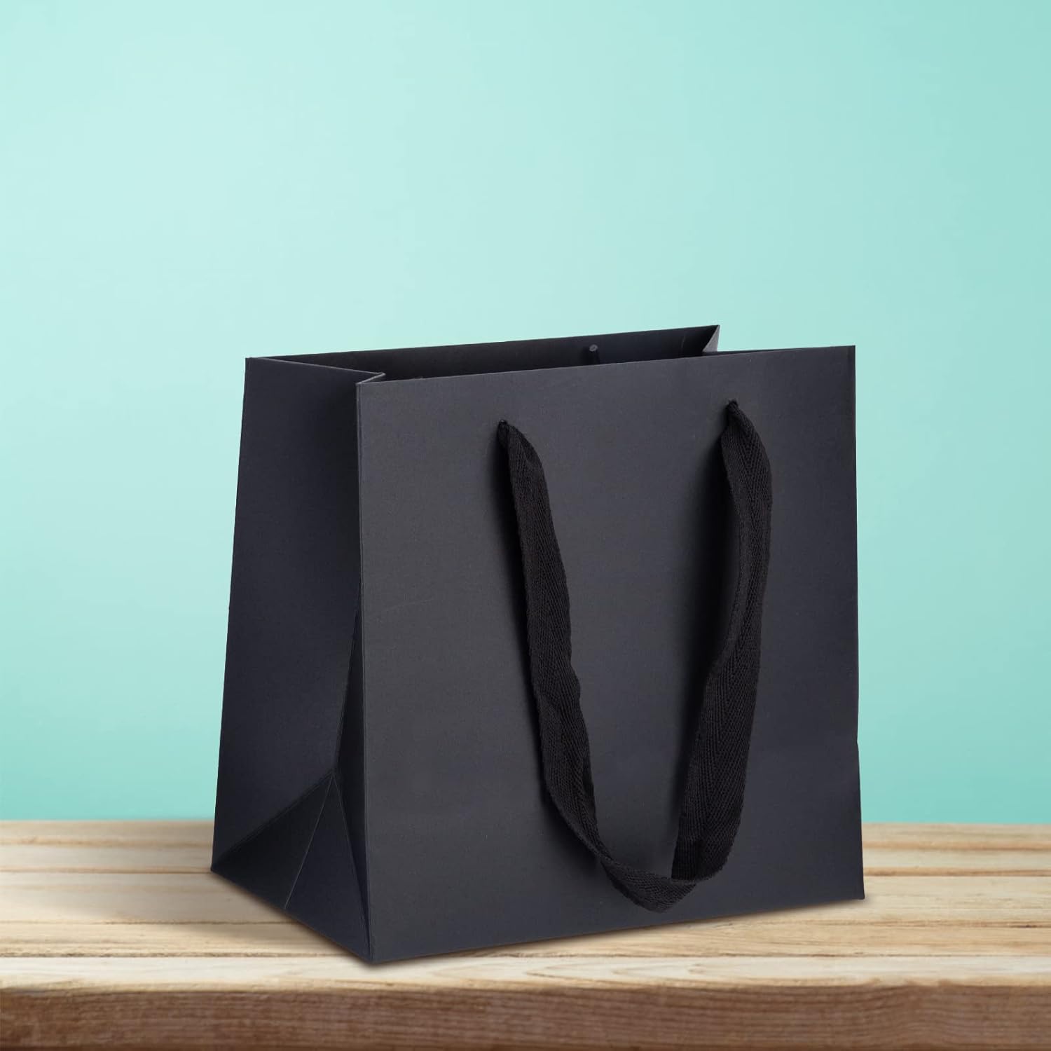 Detalle 2 de Ronvir 25pc Small Gift Bags (22 x 10 x 18cm) Recyclable Black Paper Bags with Handles