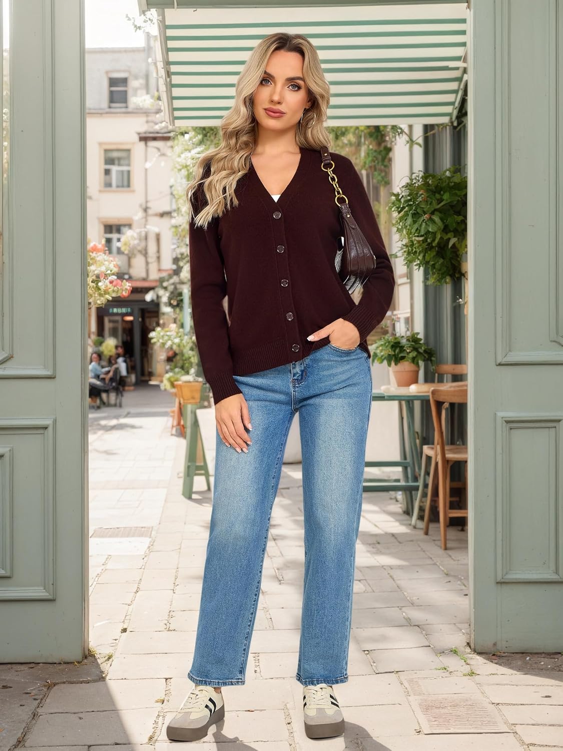 Detalle de VETLURY Damen-Strickjacke aus 100% Merinowolle – V-Ausschnitt, grob offen, Perlmuttknöpfe