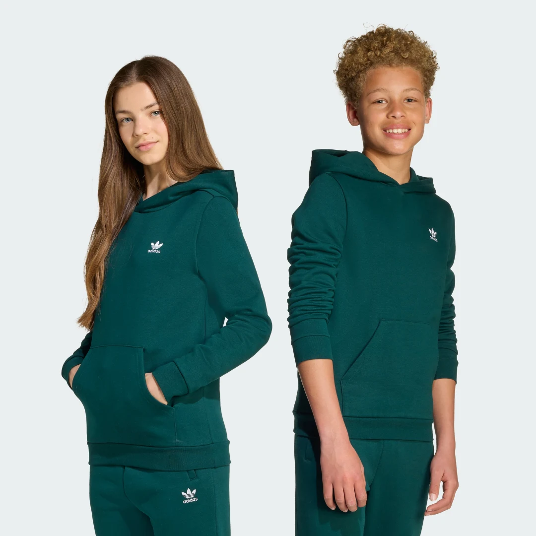 Detalle de Sudadera con capucha Adidas verde: cómoda, casual y perfecta para el día a día