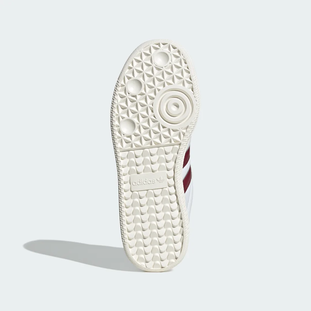 Detalle de Zapatilla Samba XLG de Adidas: estilo clásico y comodidad para el día a día