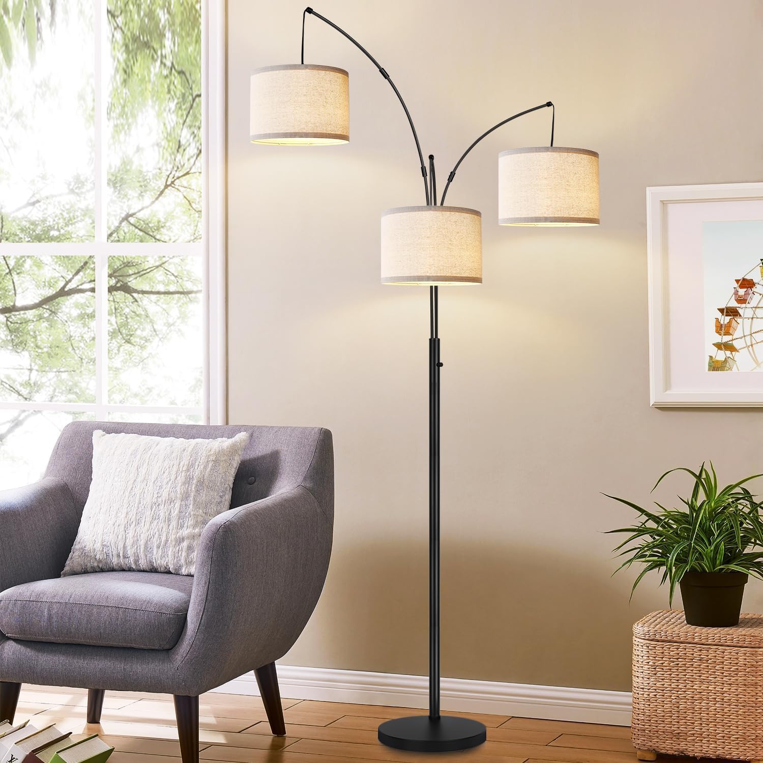 Detalle de Dimmable Arc Floor Lamp, Three Lights