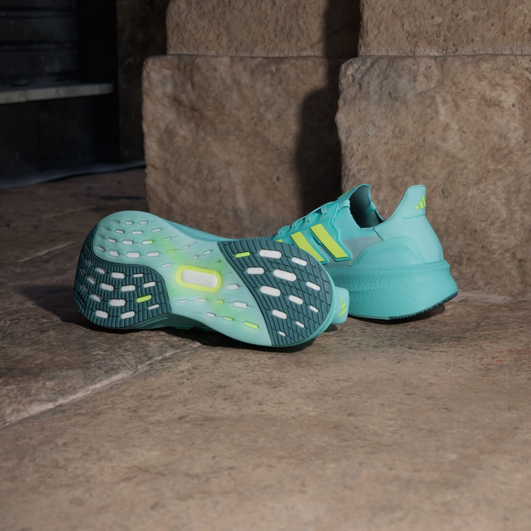Thumbnail 2 de Zapatilla Ultraboost 5 de Adidas en Turquesa: comodidad y estilo para el día a día