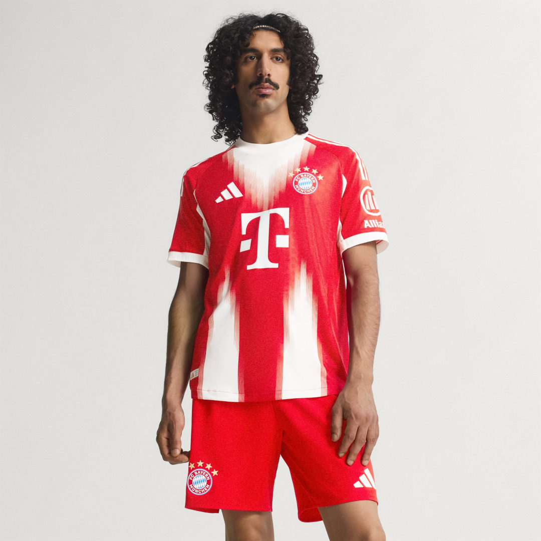 Detalle de Adidas FC Bayern 25/26 camiseta de fútbol