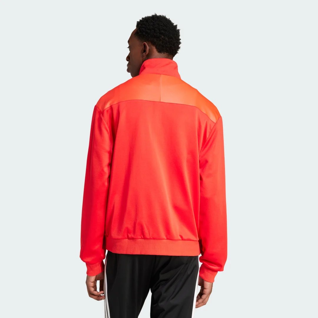Detalle de Chaqueta House of Tiro Nations Pack de Adidas: estilo práctico para entrenamiento y días casuales