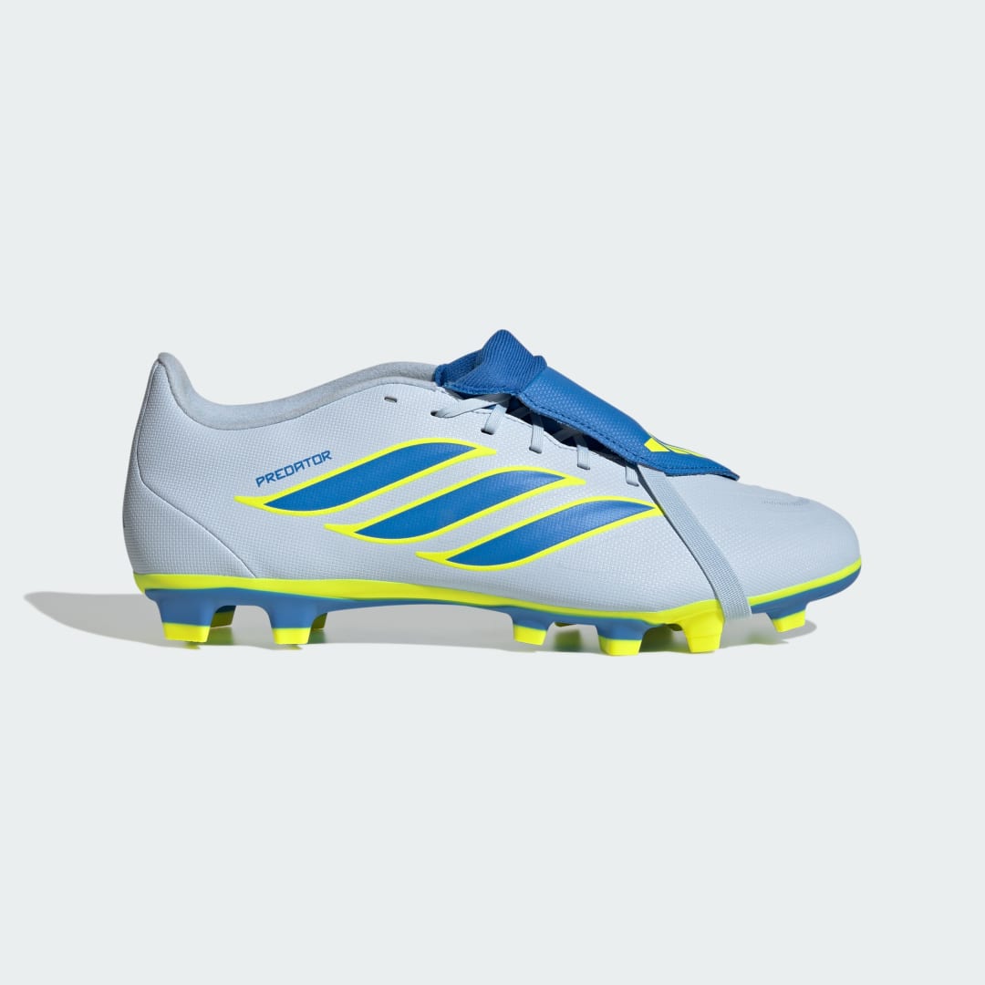 Detalle de Adidas Predator Club Fold-Over Tongue: bota de césped para juego en seco y multisuperficie