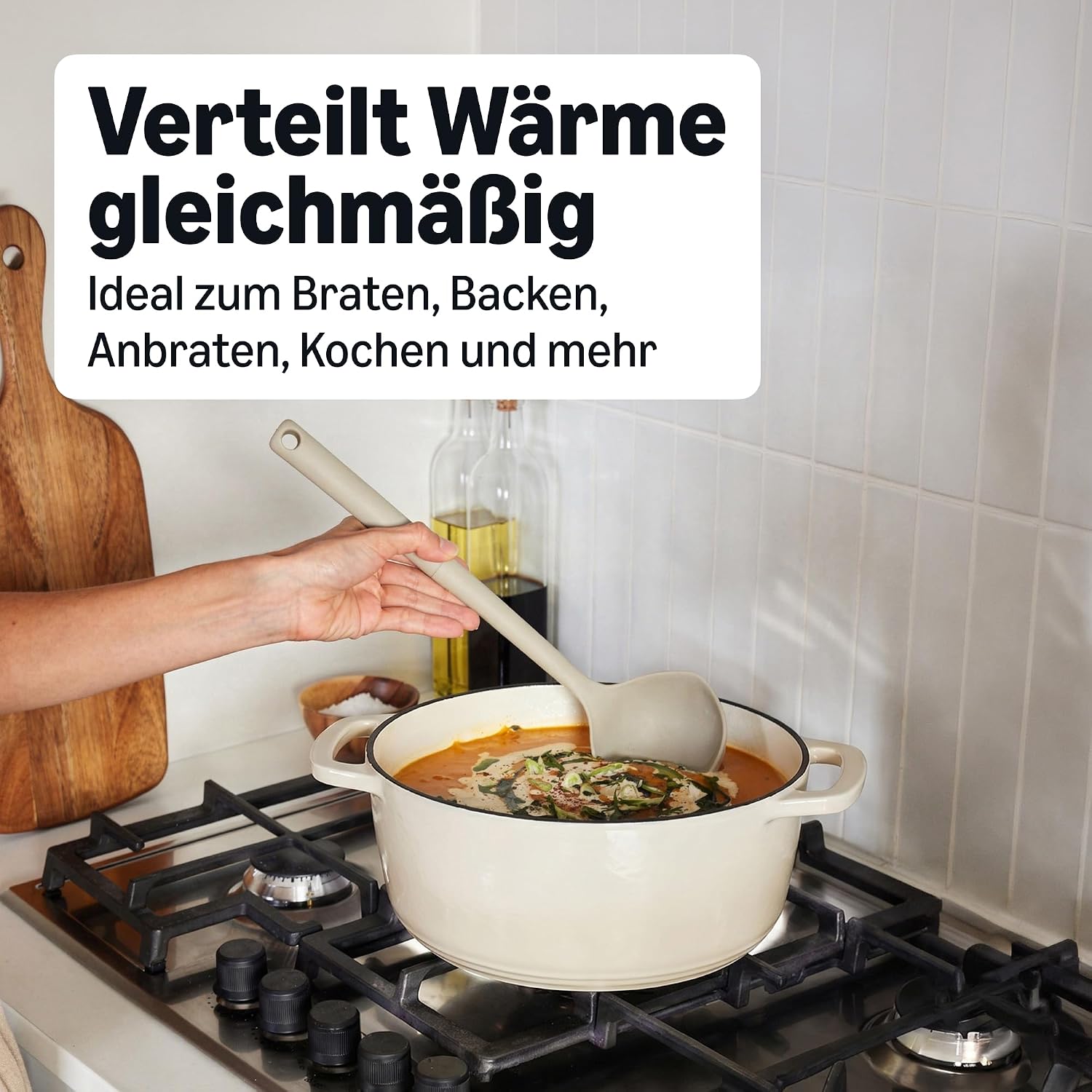 Thumbnail 2 de Amazon Basics Schmortopf aus emailliertem Gusseisen, 5,7 L, Weiß – gleichmäßige Hitze & vielseitig einsetzbar