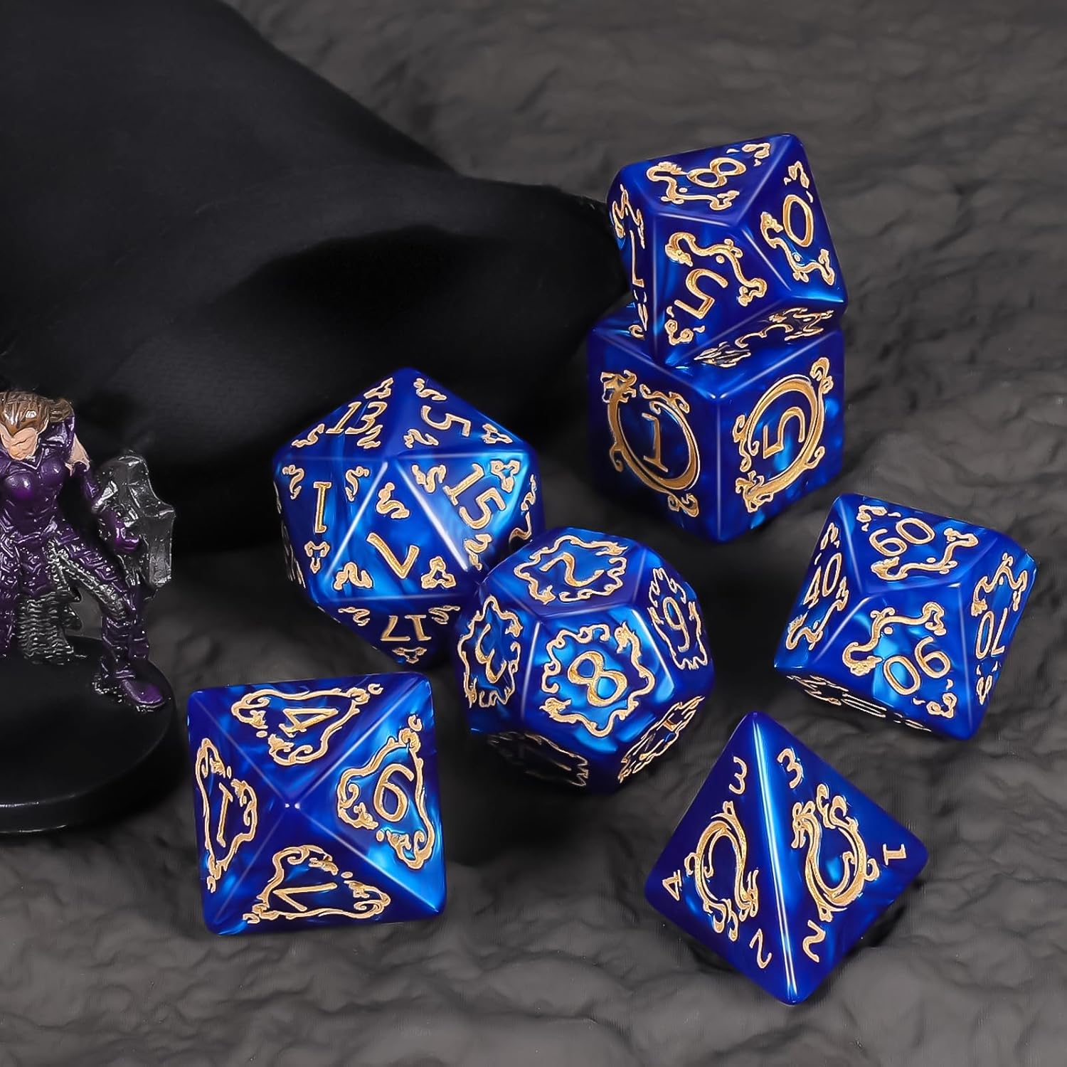 Detalle 2 de Set di dadi poliedrici QMAY da gioco da tavolo (7 pezzi): D20, D12, D10, D8, D6, D4 con motivo drago blu