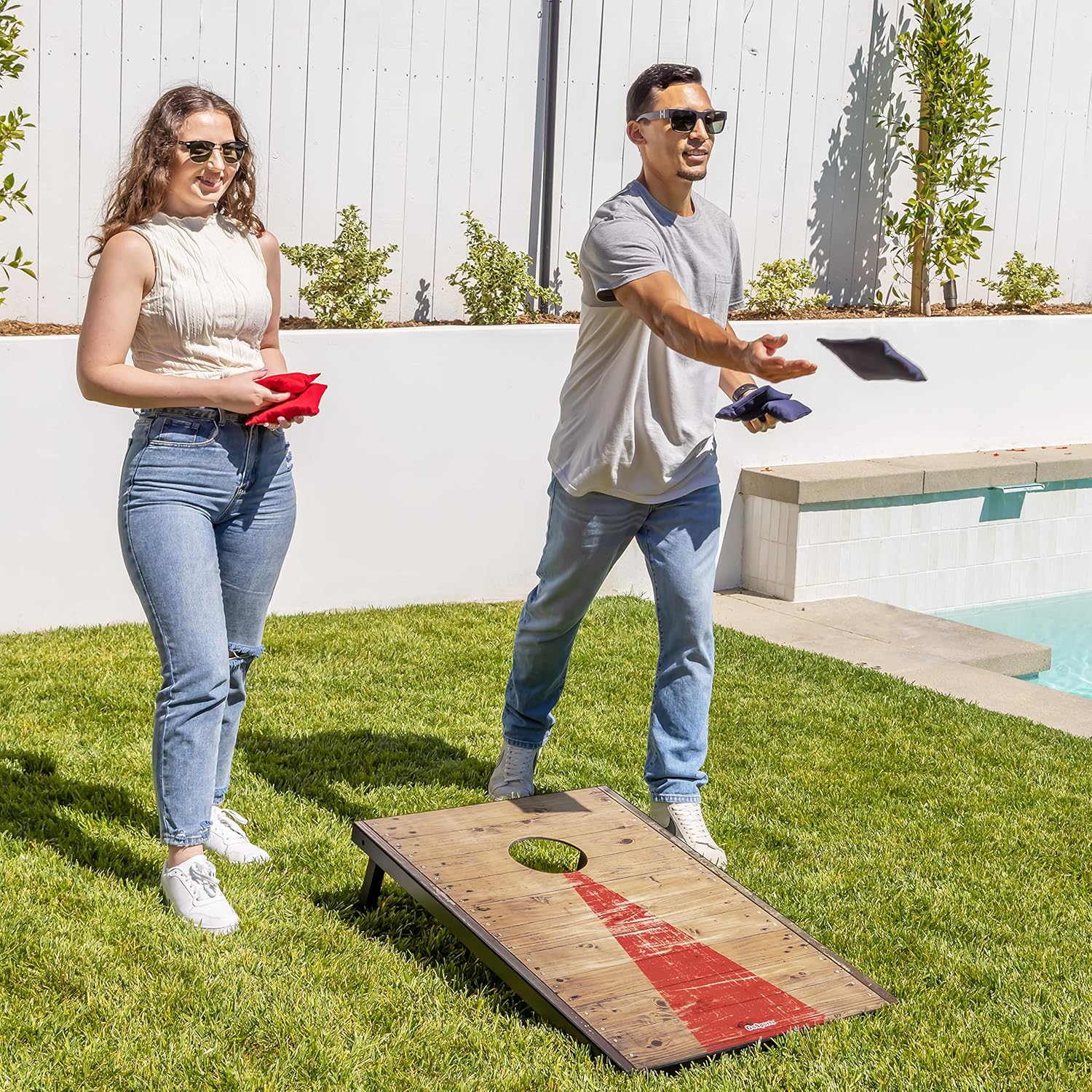Detalle de GoSports Ensemble de Cornhole de Football personnalisable – 2 planches, 8 poufs et étui