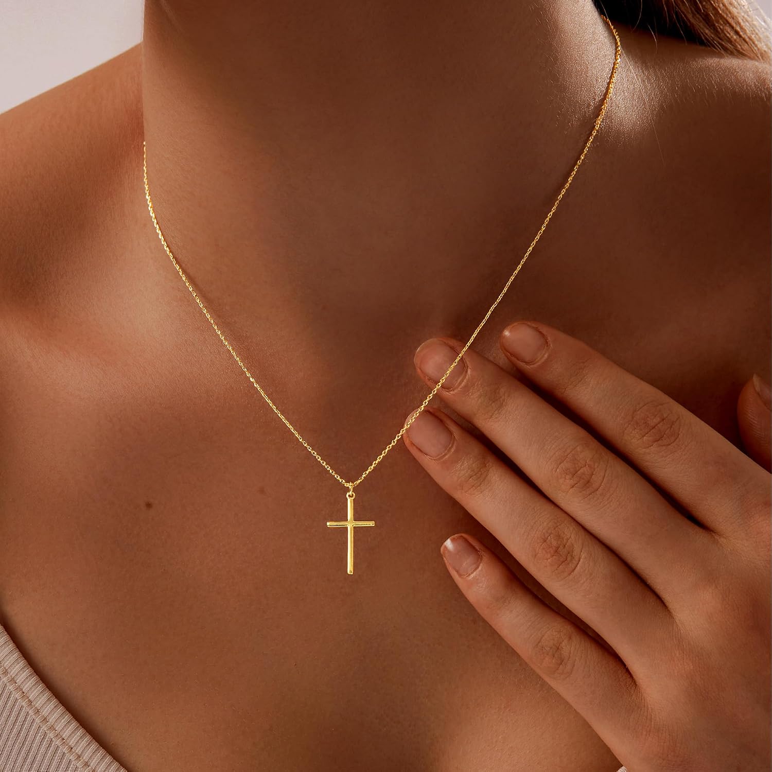 Detalle de HAXIYA Cross Pendant Necklace 14K Gold Plated