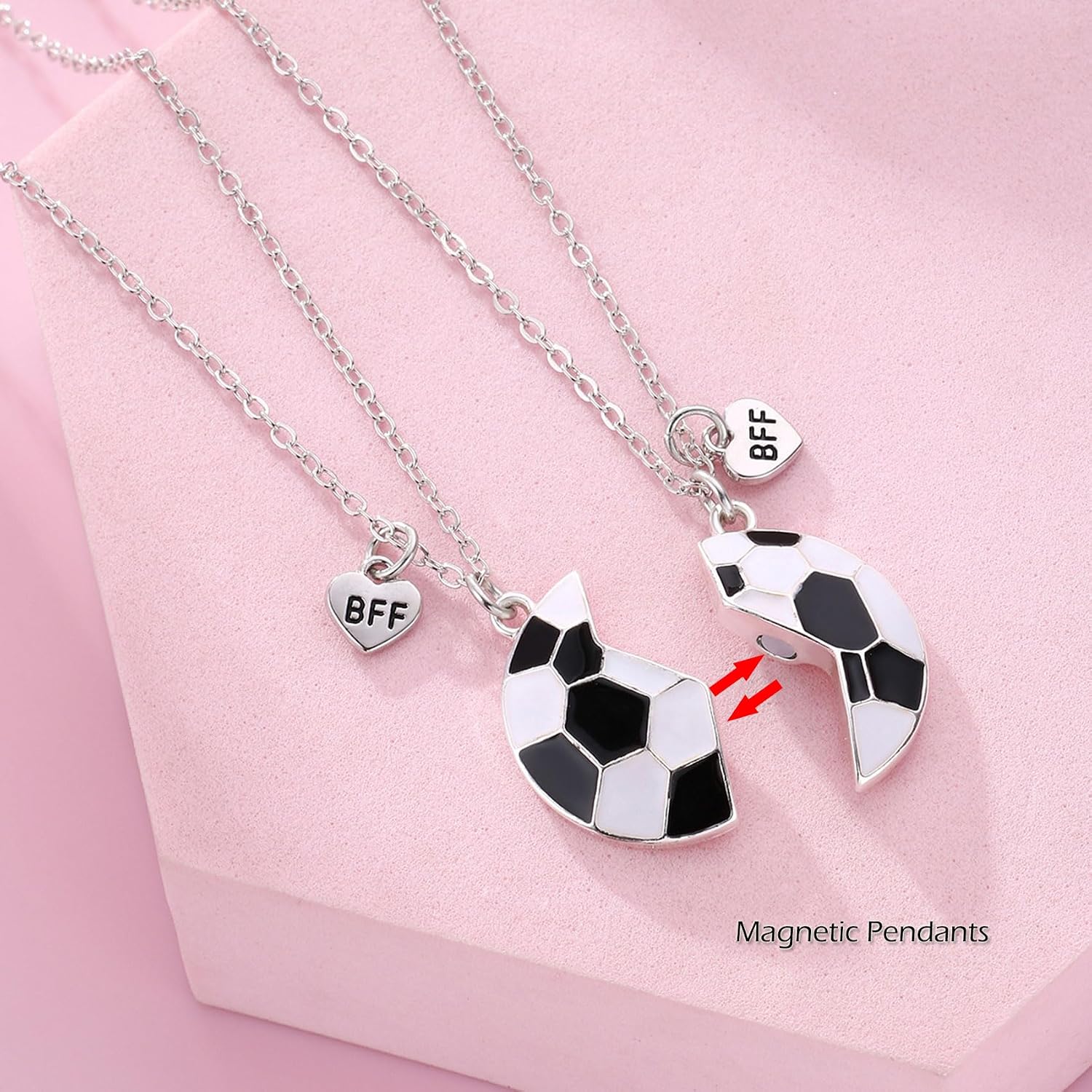 Detalle de CERSLIMO Best Friend Necklaces: 2-Piece Football & Basketball Gift Set