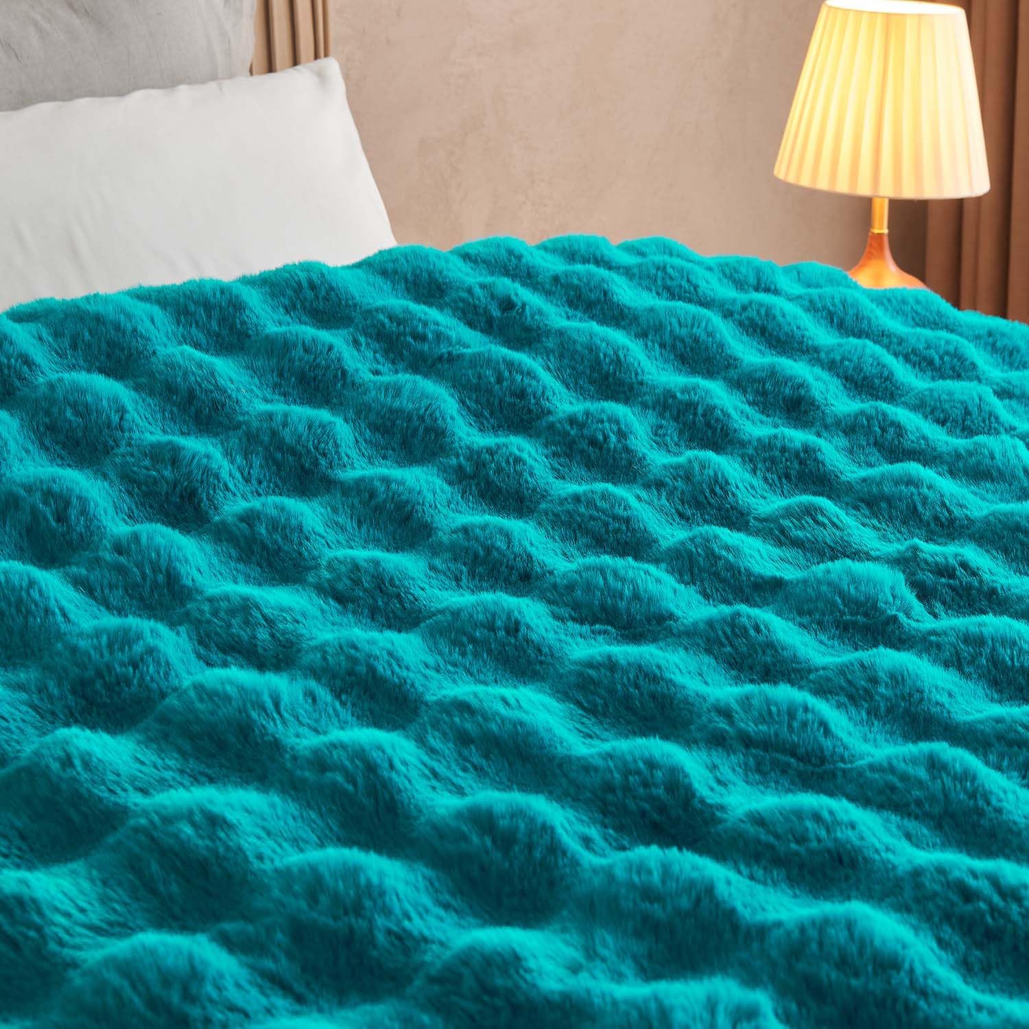 Thumbnail 6 de Lotus Karen Teal Faux Fur Throw Blanket, 90 x 90 Inches, Bubble Texture
