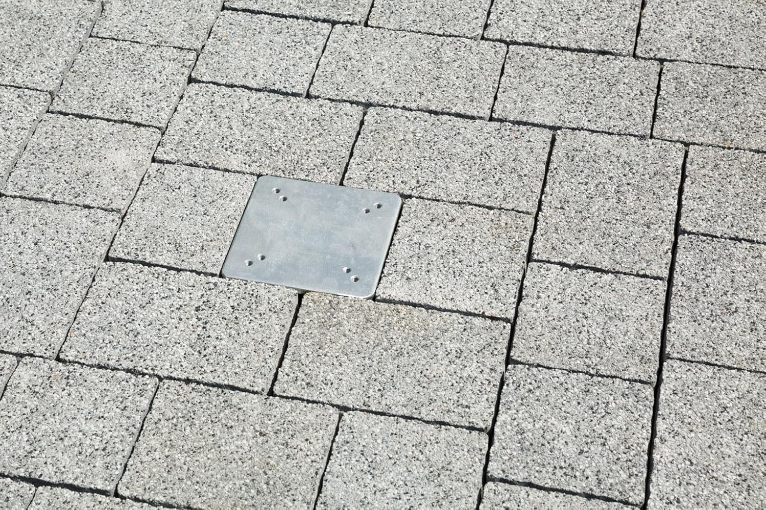 Detalle 2 de Schneider Universal-Bodenplatte für Ampelschirme 897-00 – Zum Einbetonieren, 3,8 kg, Silber