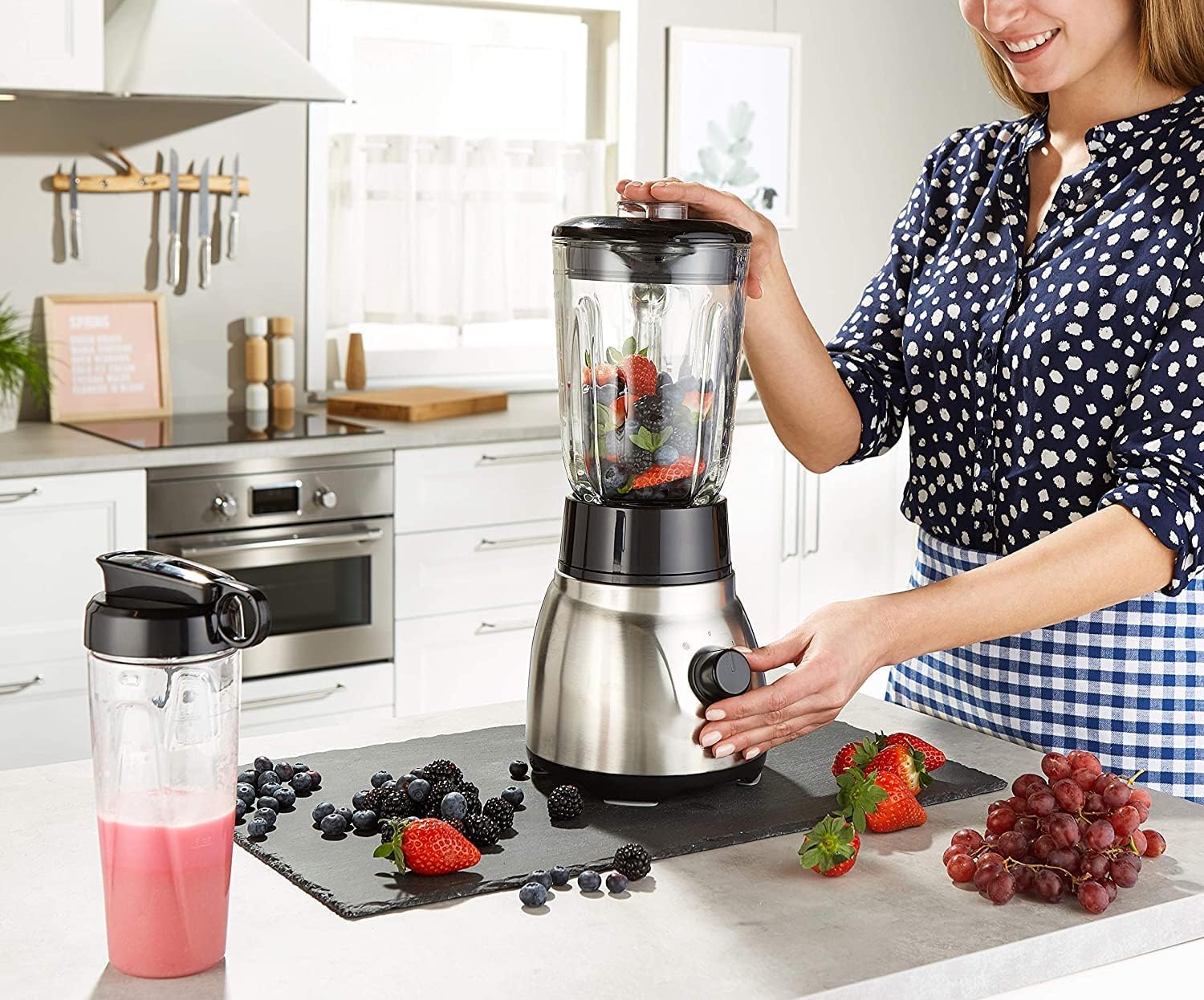 Thumbnail 1 de Russell Hobbs Blender Essential 23821-56 : polyvalent, puissant et rapide (2 récipients, verre 1,5 L)