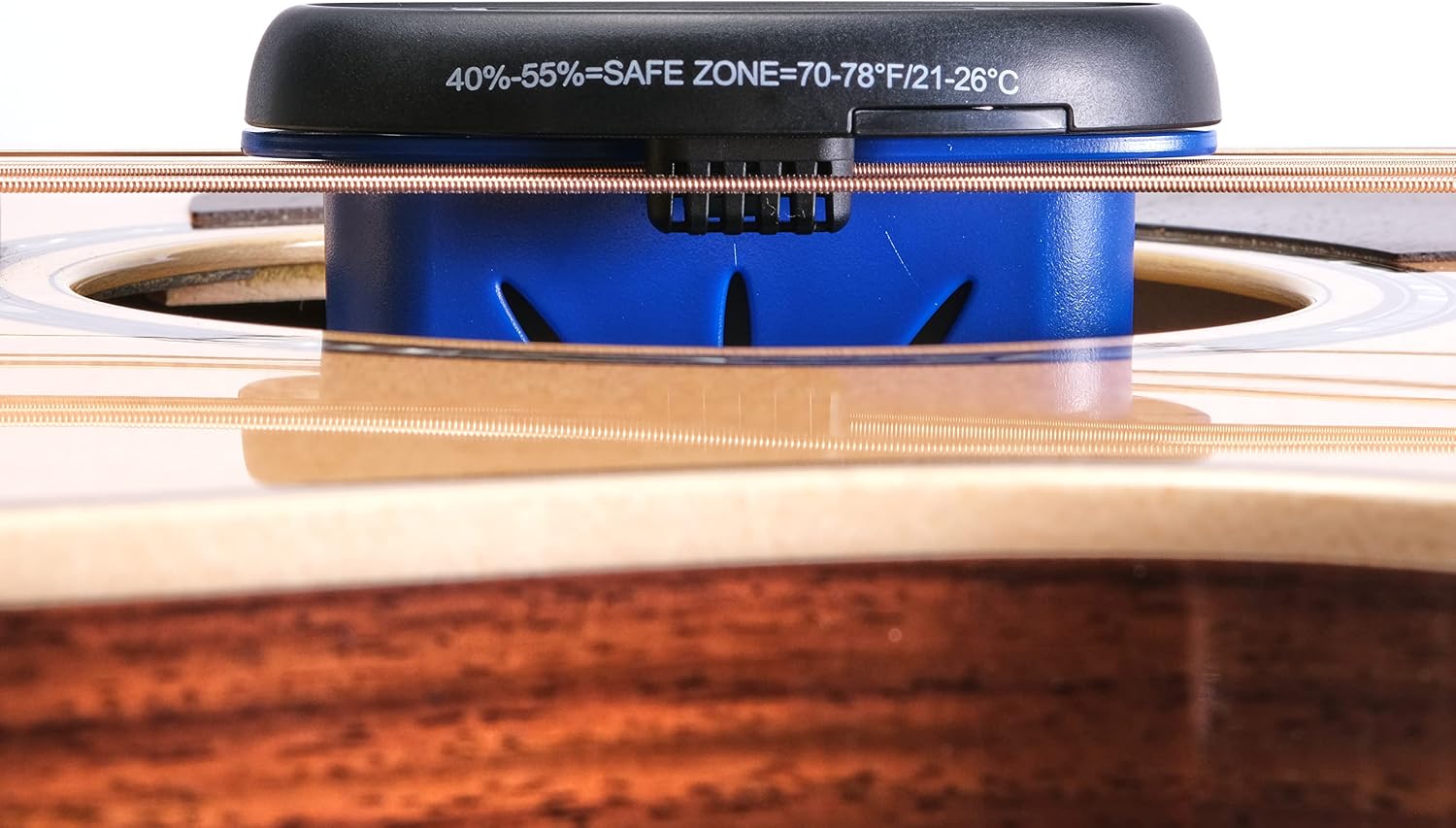 Detalle 2 de MusicNomad Humitar ONE – nawilżacz do gitary akustycznej z higrometrem LCD