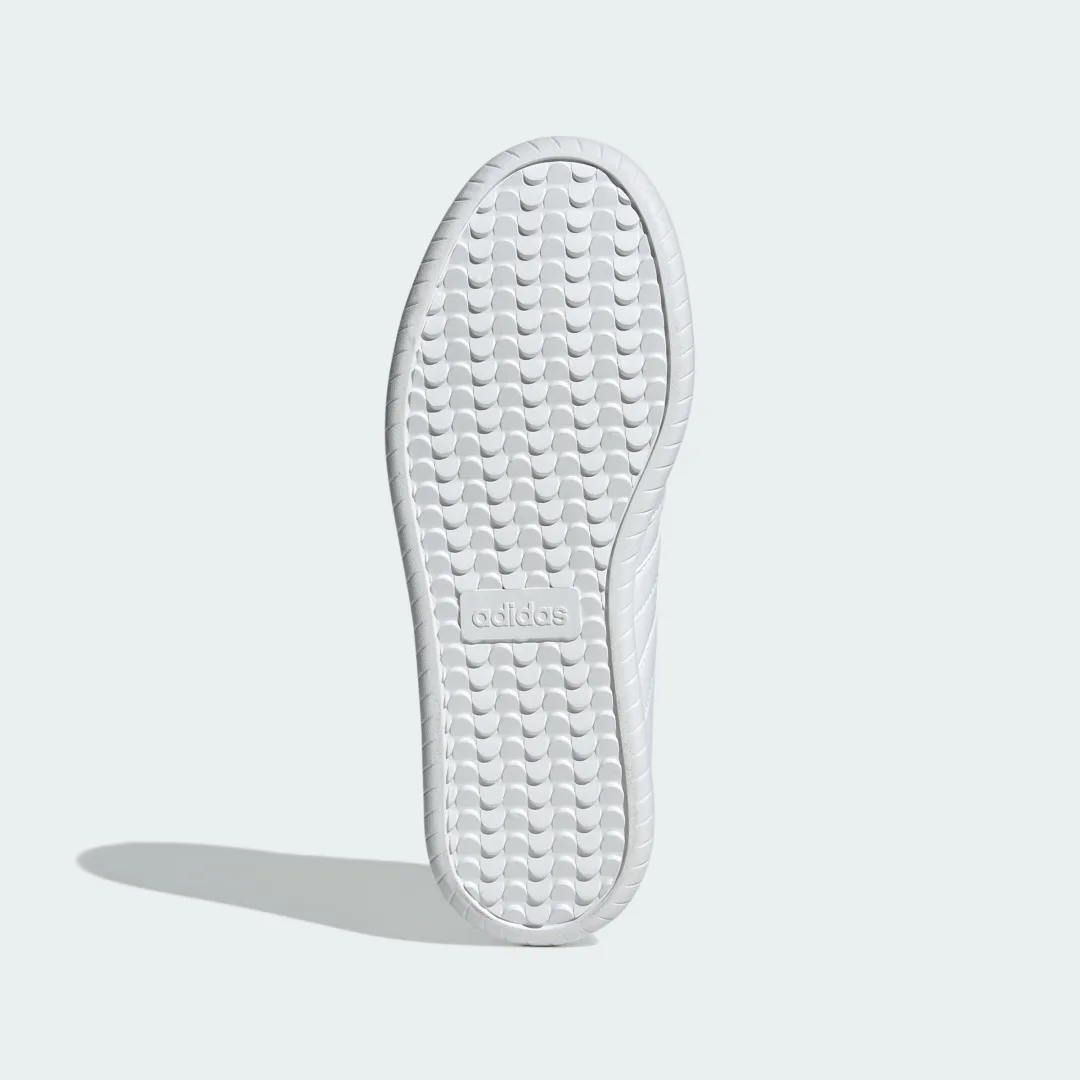 Detalle de Zapatilla Barreda de Adidas: estilo blanco para uso diario