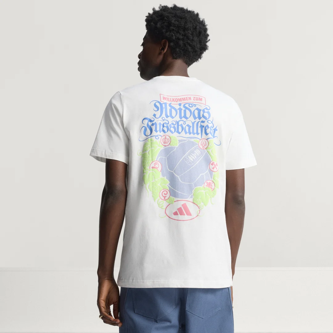 Detalle de Camiseta estampada edición Oktoberfest de Adidas – blanco