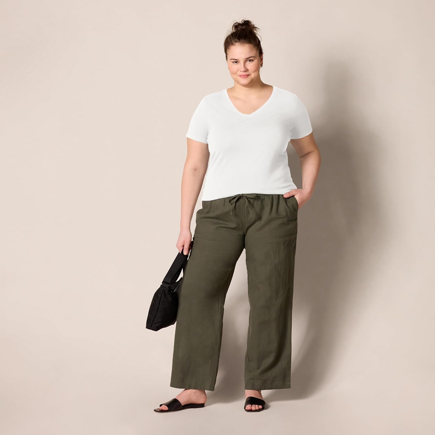 Thumbnail 6 de Amazon Essentials Damen T-Shirt Kurzarm Regular-Fit – Rundhals/V-Ausschnitt, Multi-Packs