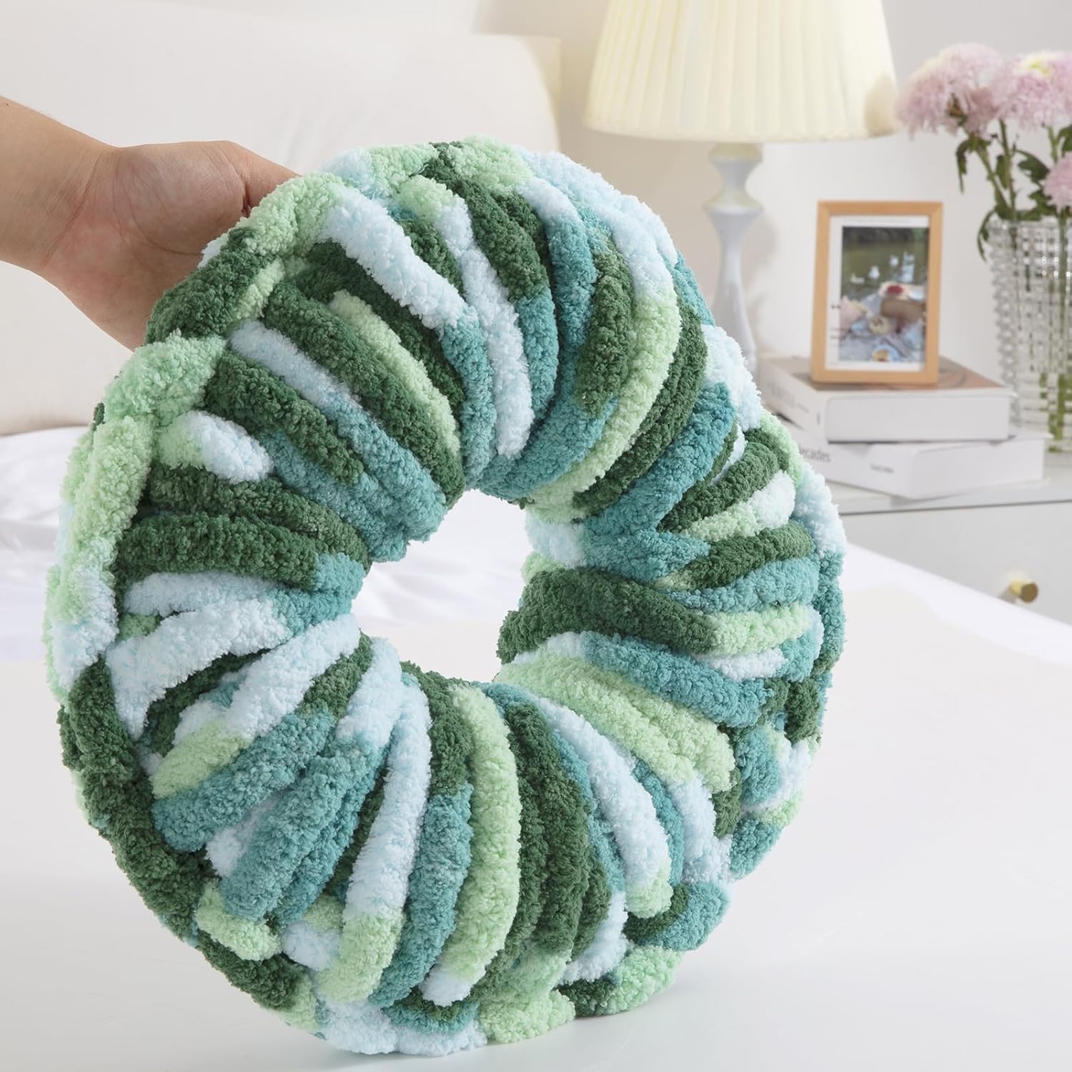 Detalle de HOMBYS Chunky Chenille Yarn 8-Skein Pack