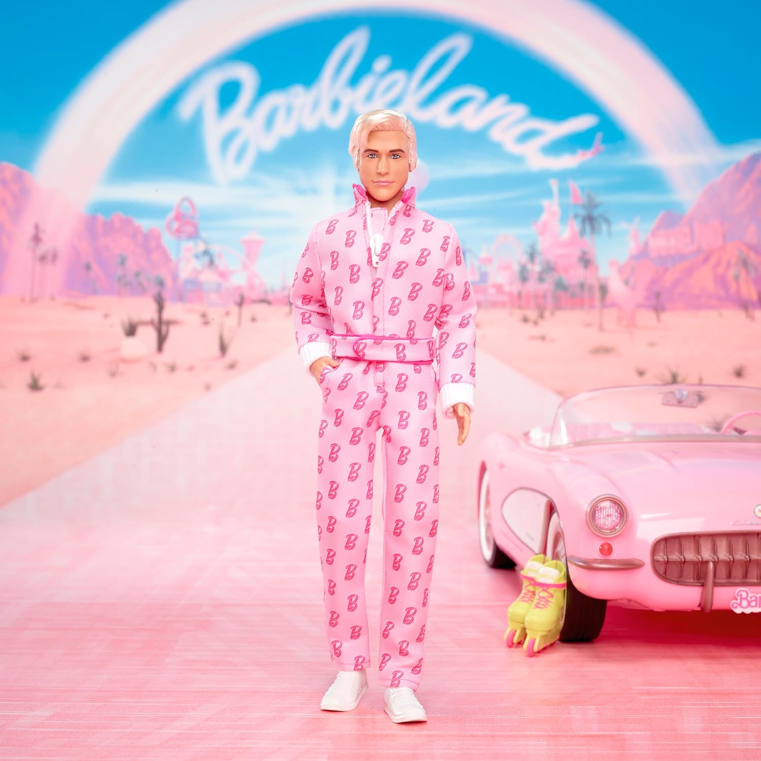 Detalle de Barbie Ken-Sammelpuppe zum Barbie-Spielfilm – Ryan Gosling als Ken (rosafarbener Overall)