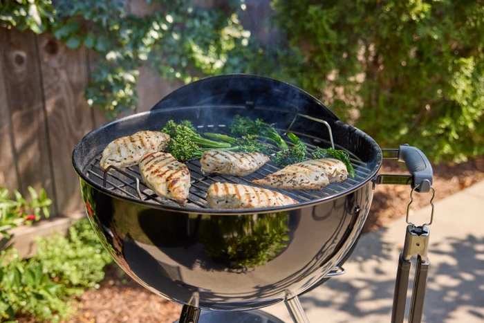 Thumbnail 5 de Weber Original Kettle 47 cm Schwarz – Holzkohlegrill für direktes & indirektes Grillen