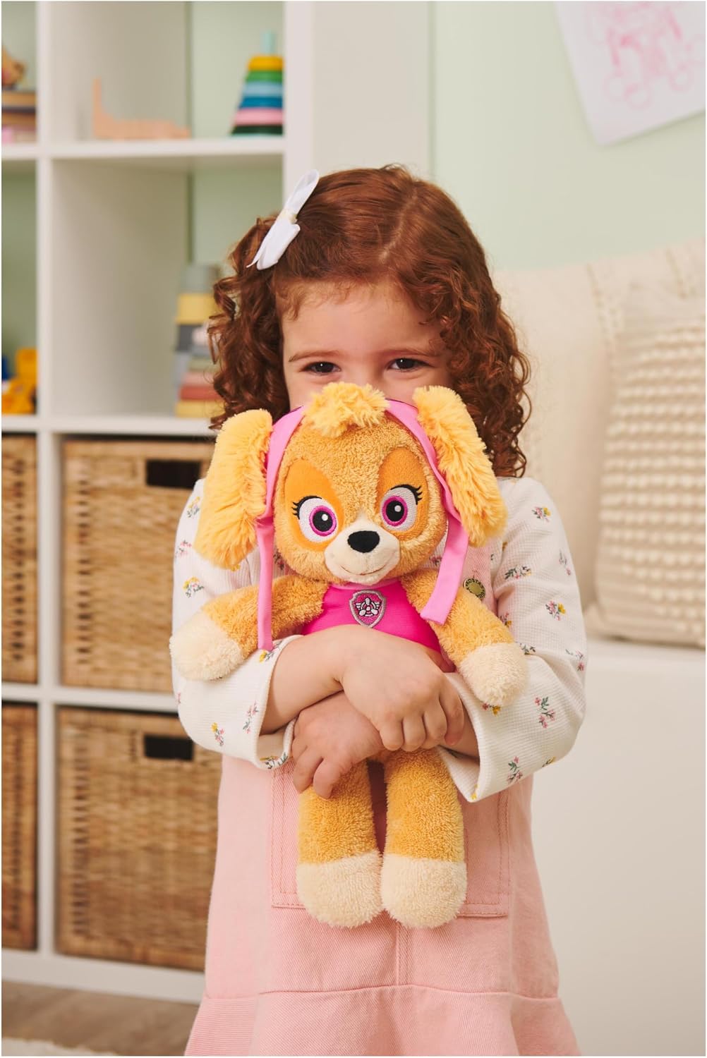 Detalle 2 de GUND PAW Patrol Schlenkerplüsch Skye (30 cm) – weicher Kuschelhund zum Mitnehmen und Spielen