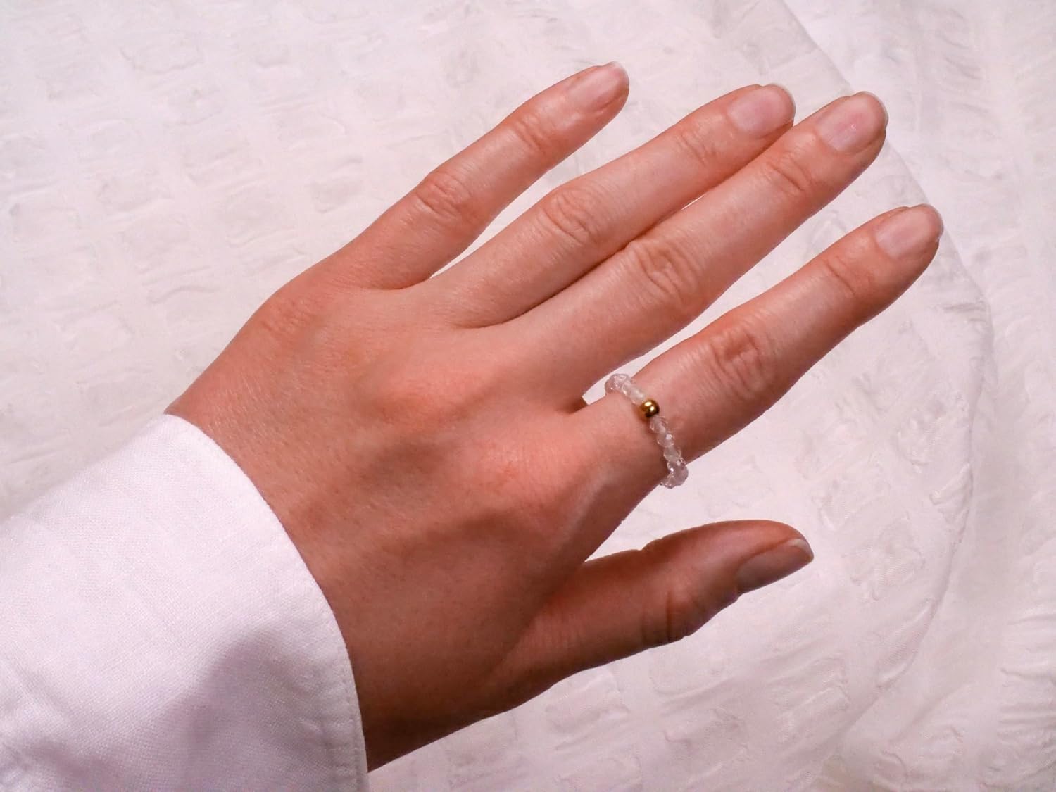 Detalle de BERGERLIN Echter Naturstein Perlen Ring – Unisex Bergkristallring mit vergoldeter Perle, EPI‑Zertifikat