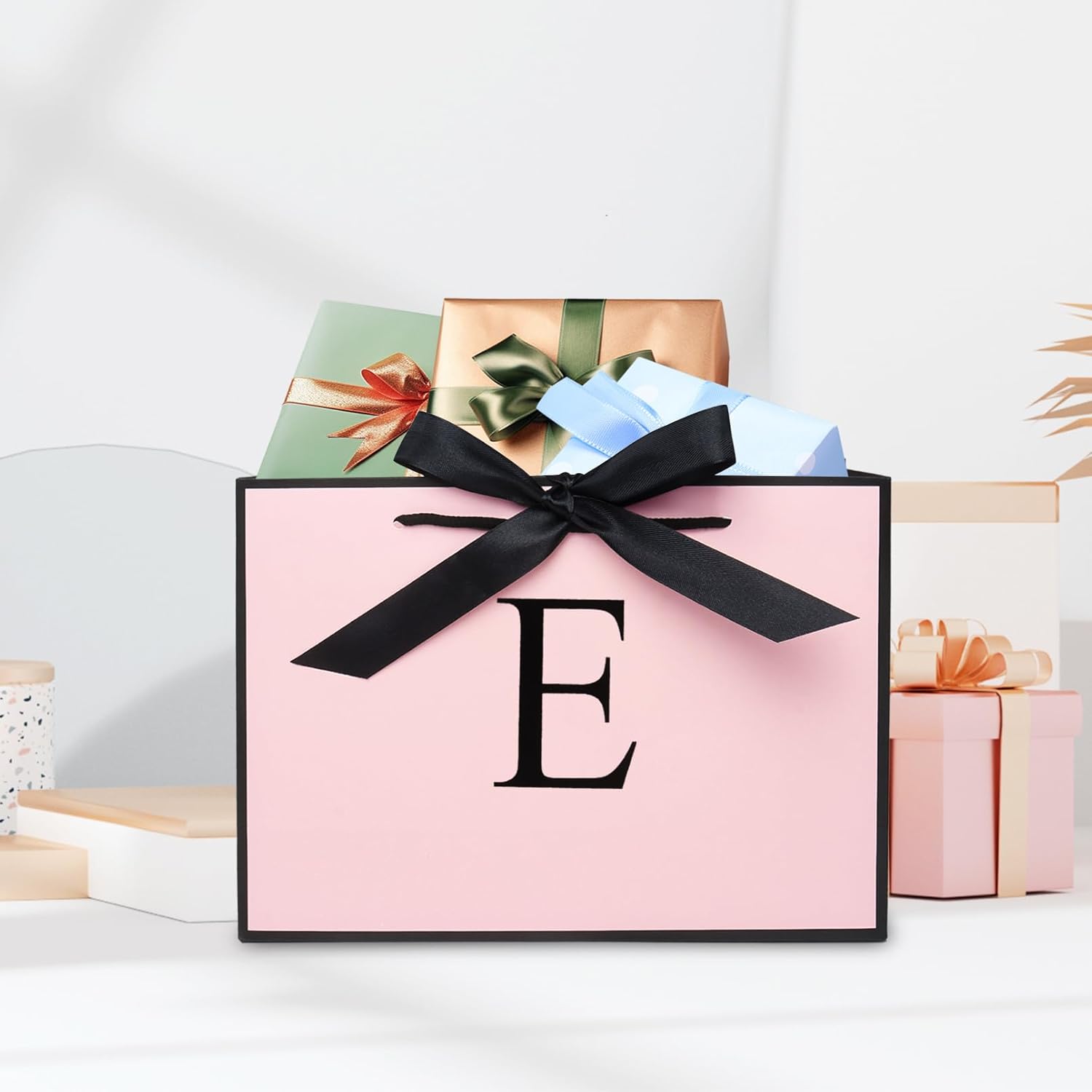 Thumbnail 3 de Pink Gift Bags with Tissue Paper