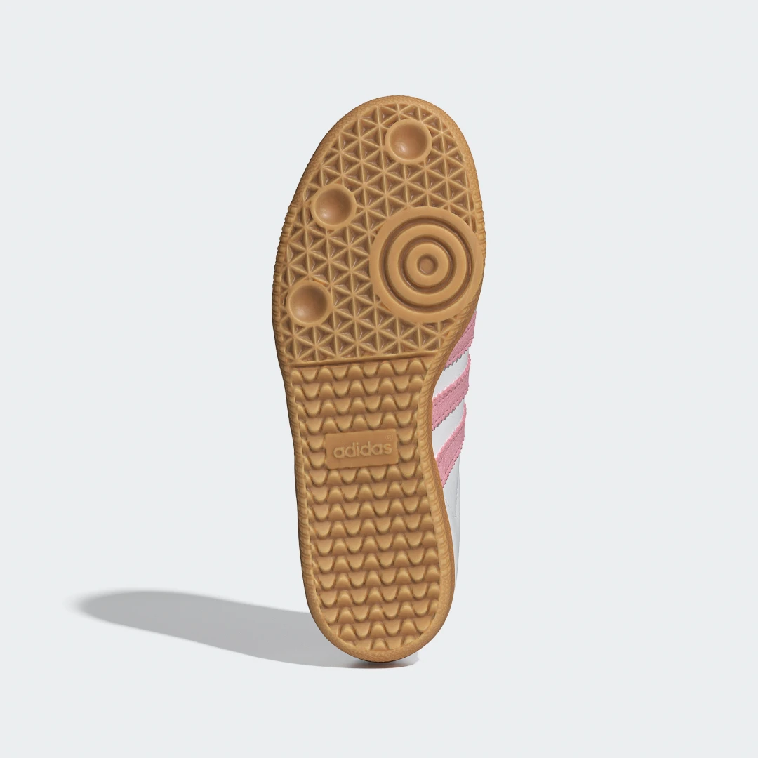 Detalle de Adidas Samba OG: la zapatilla clásica en blanco para el día a día urbano