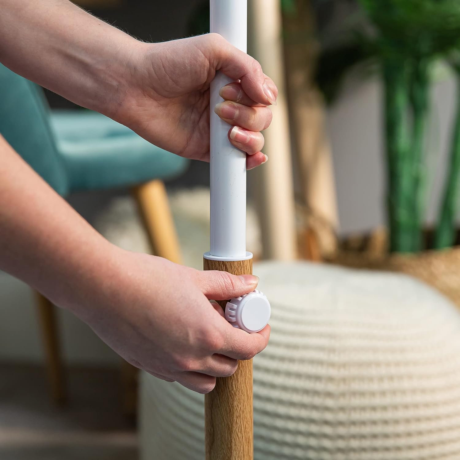 Thumbnail 6 de Russell Hobbs RHMPF1601WDW 16" Scandi Electric Pedestal Fan (White & Wood Effect)