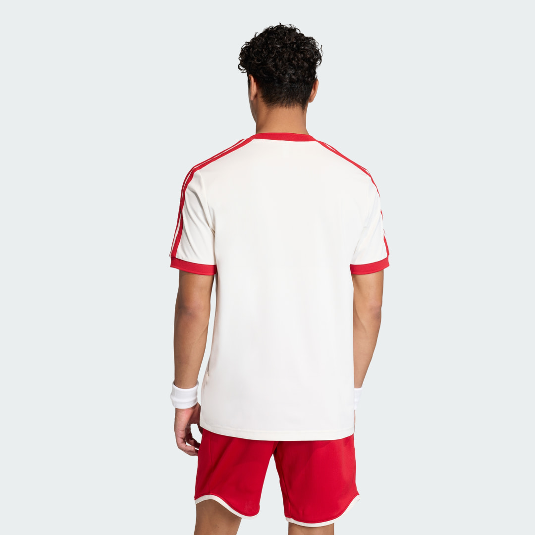 Detalle de Camiseta Tennis Classics de Adidas – color blanco