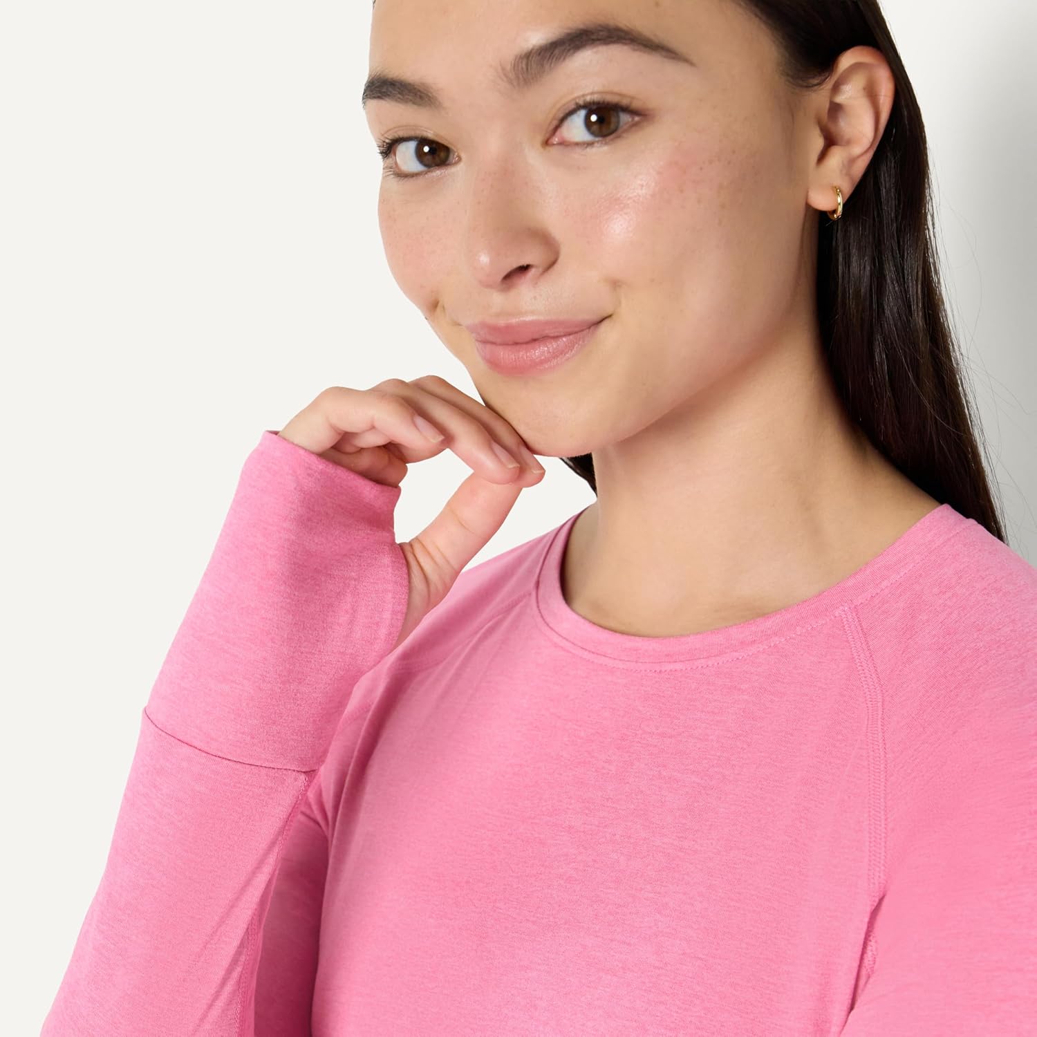 Detalle de Amazon Essentials Women's Athletic Soft Performance Lightweight Stretch Long Sleeve Layering Workout Top
